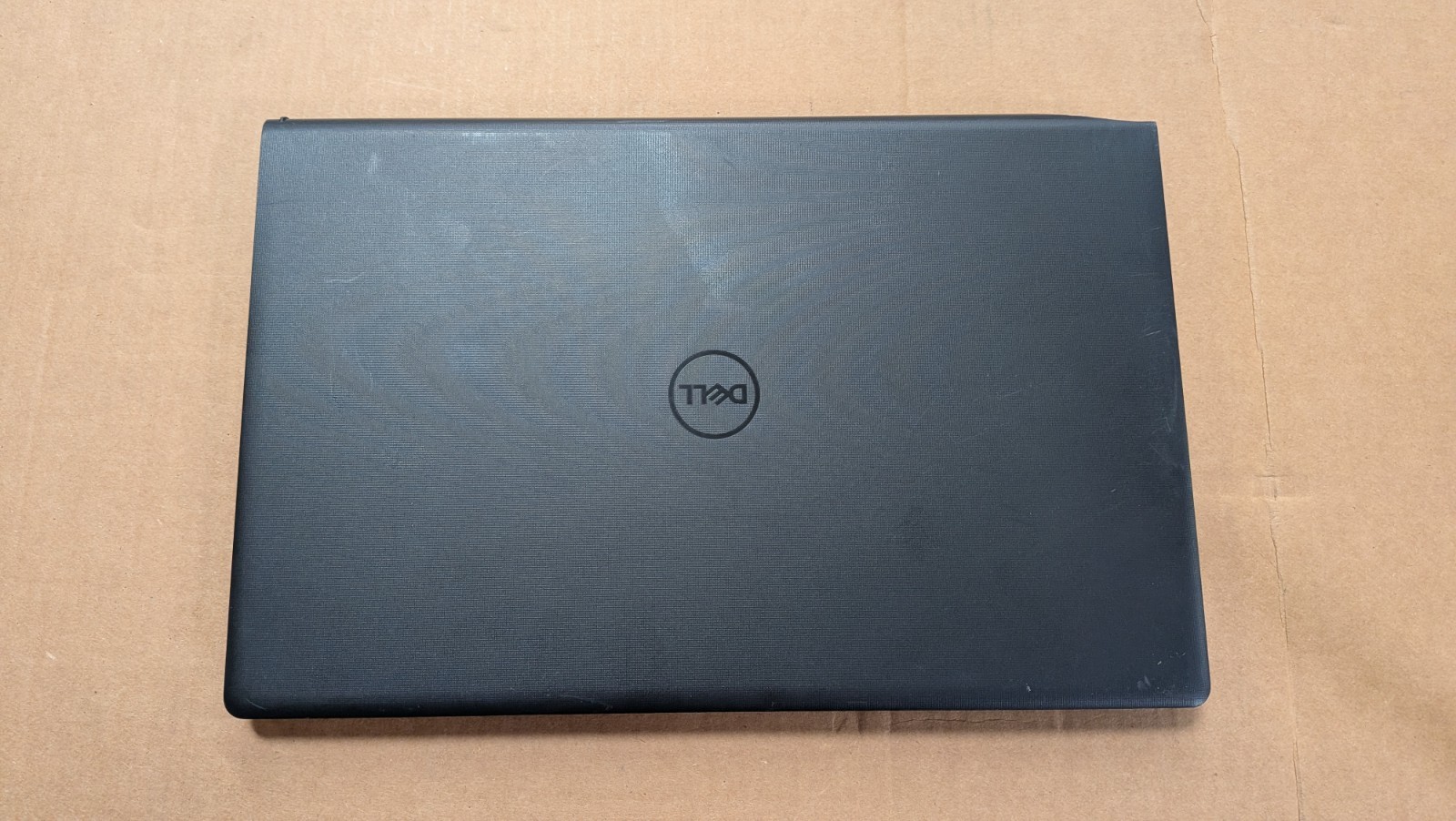 Dell Vostro 3520 15″.6FHD i5-1235U No RAM/SSD Battery Excellent Housing Damage