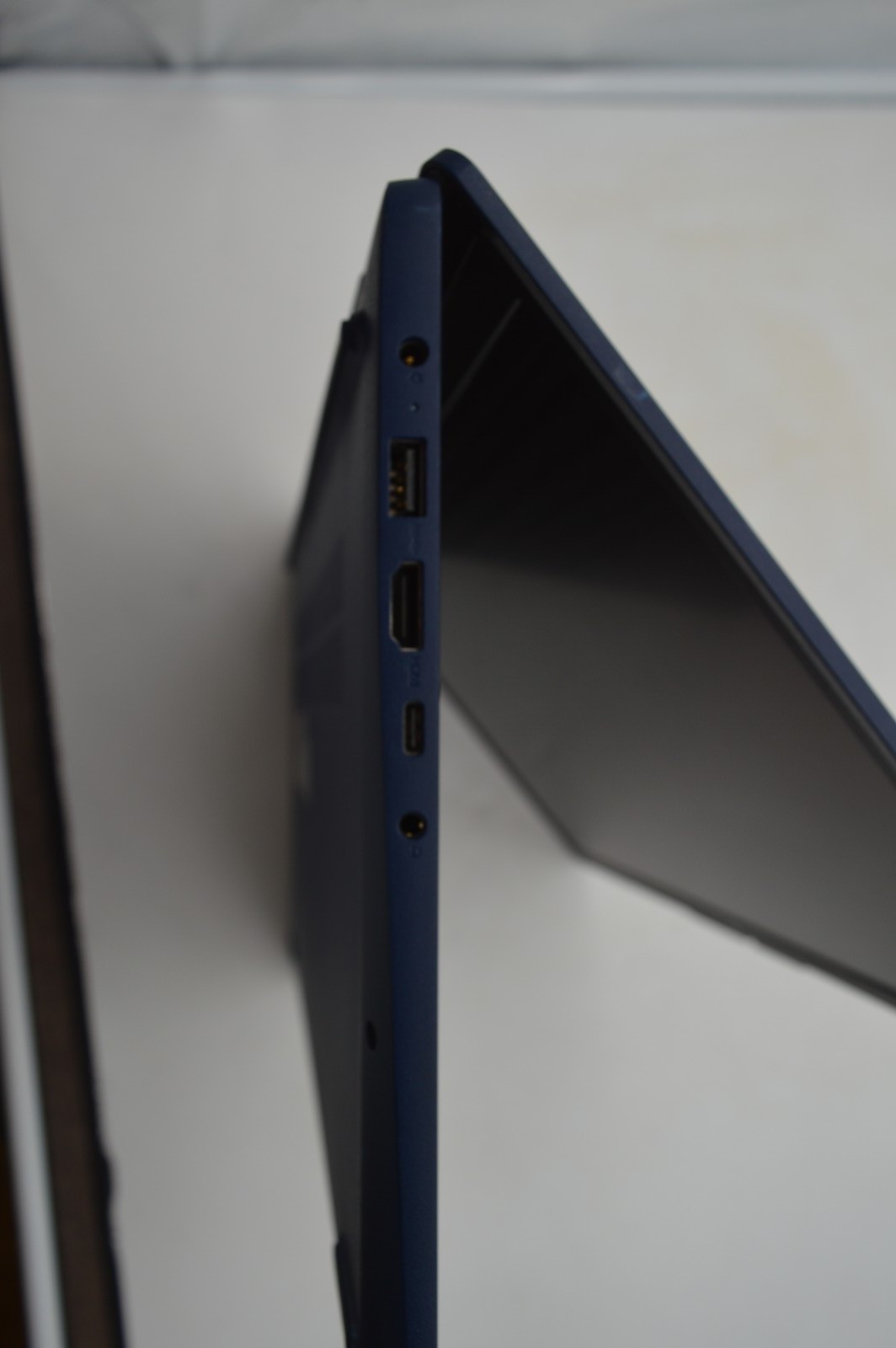Lenovo IdeaPad Slim 3 15IRU8 Core i3-1315U 1.2GHz 8GB 256GB SSD PC1795889