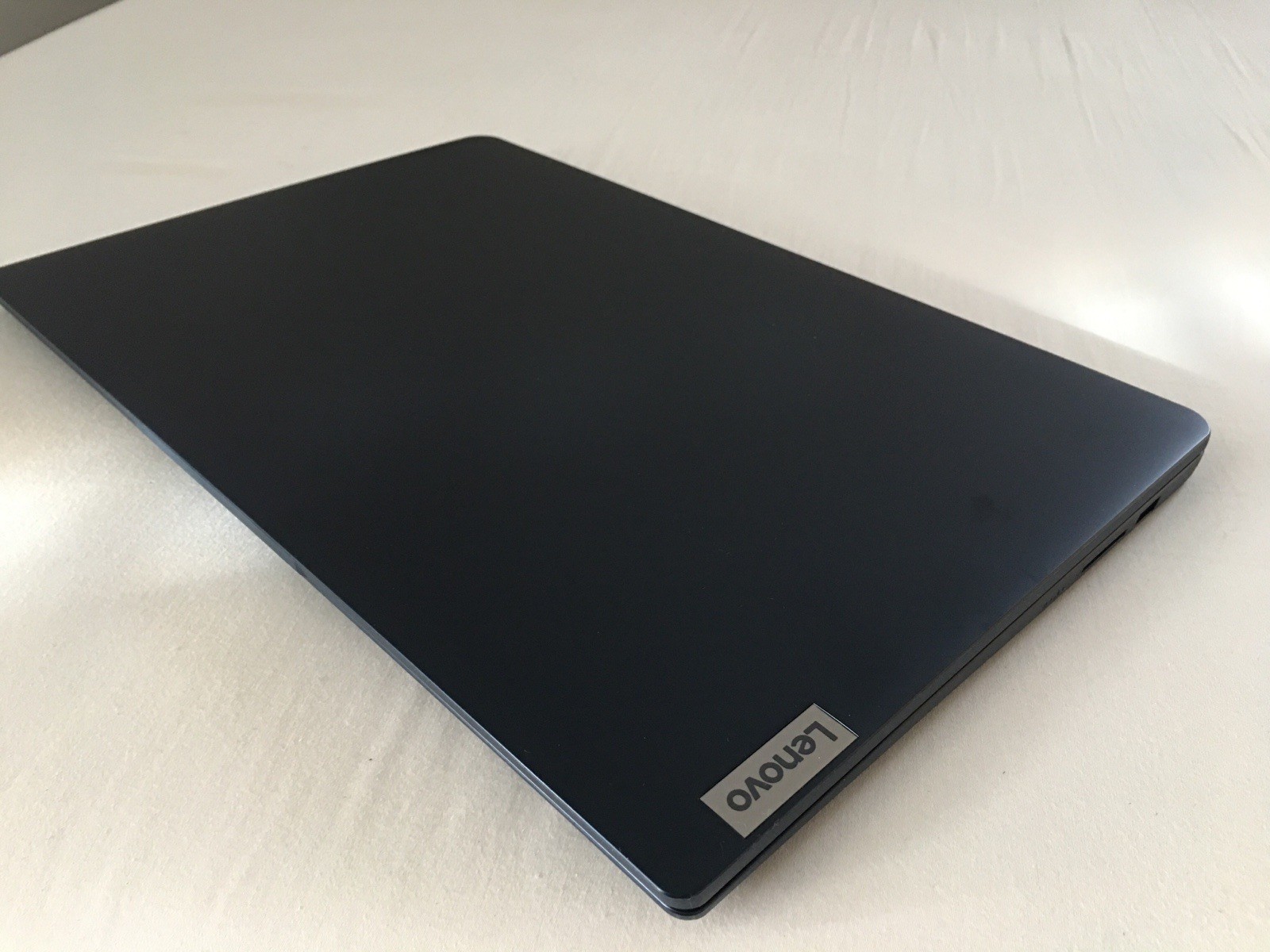 Lenovo IdeaPad 1 15.6” Full HD Touchscreen Laptop 82VG00TYUS Abyss Blue 8Gb 256