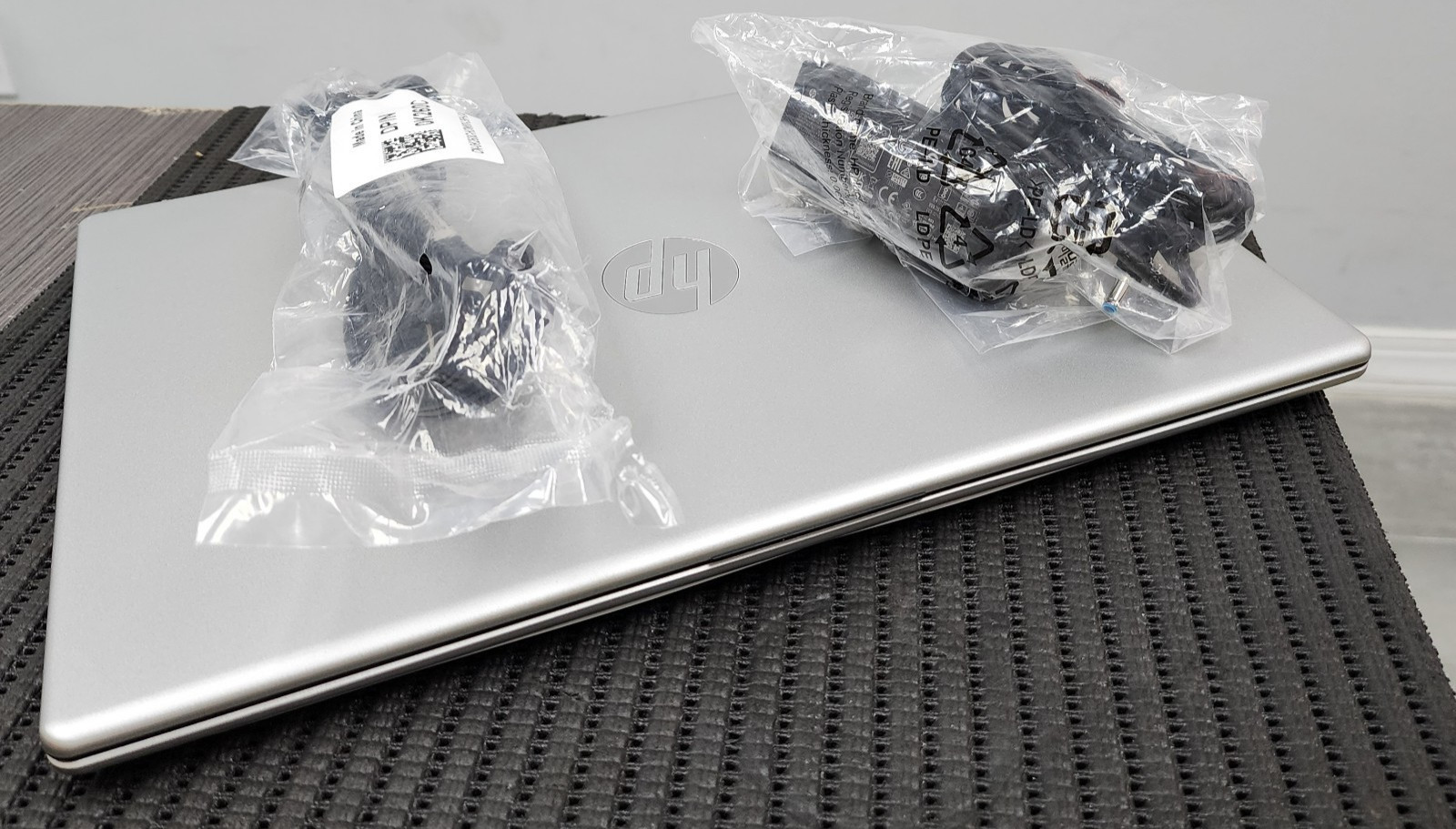 HP Laptop 15-fd0023dx 15″ HD Touch i3-1215U 1TB 16GB