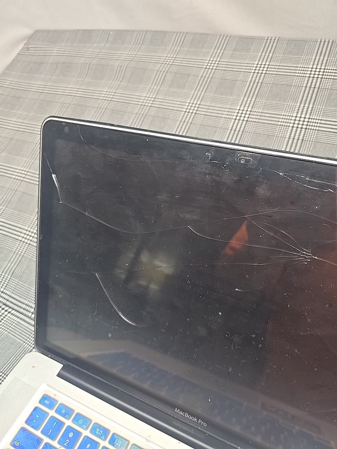 Apple A1286 15″ MacBook Pro Laptop Computer Silver Cracked Screen