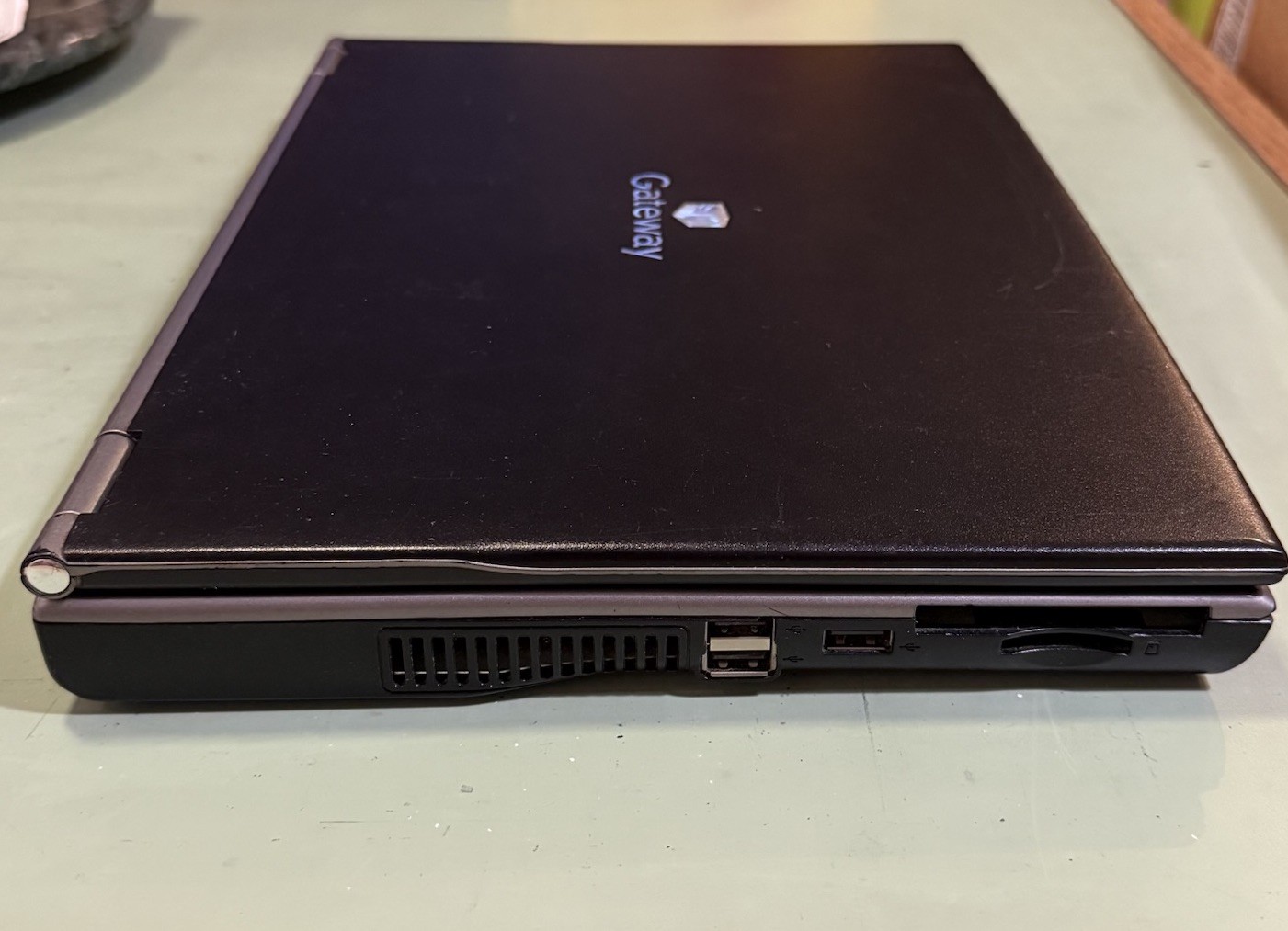 Gateway W340UA Laptop 15.4” Untested Windows Vista Era Notebook Parts Or Repair