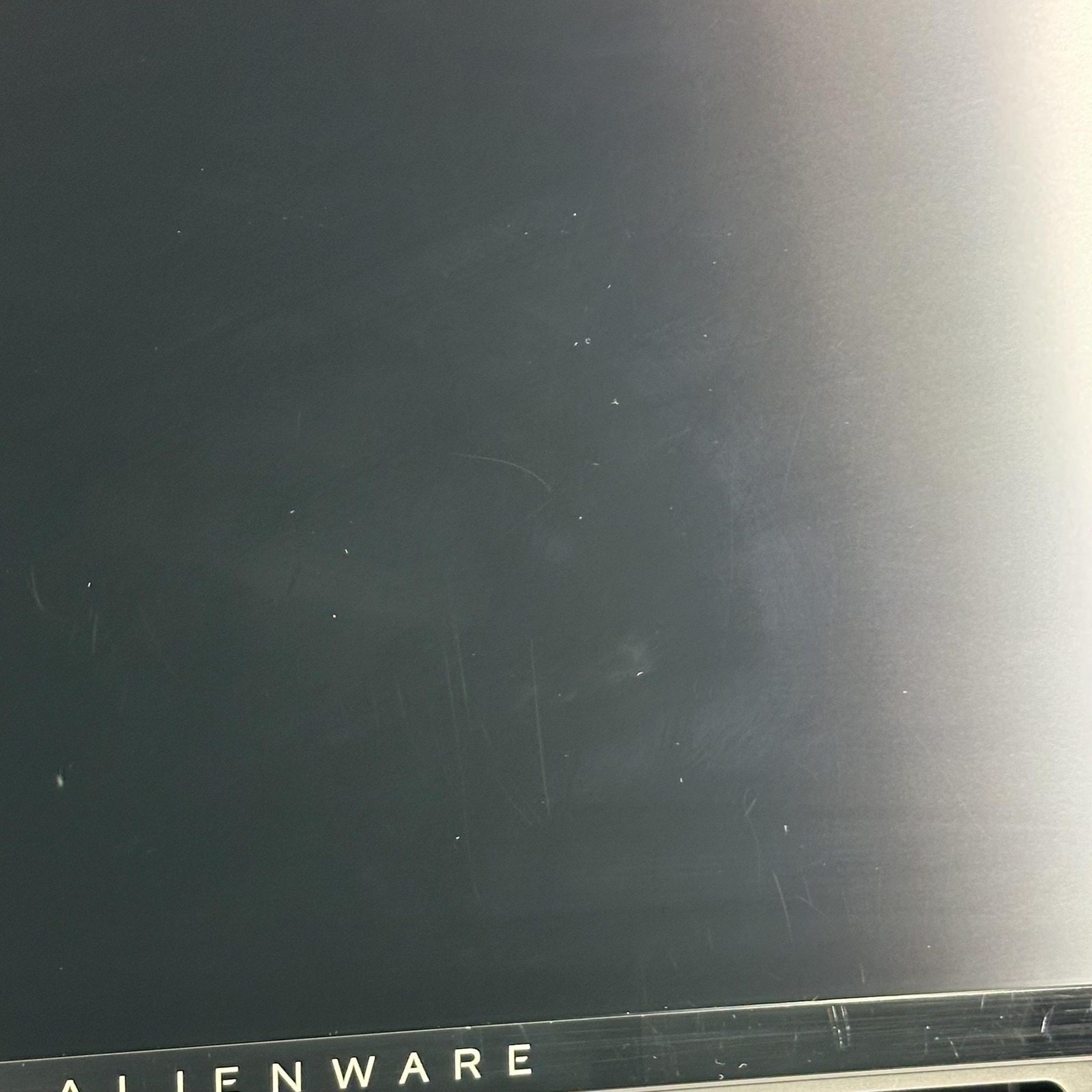 Dell Alienware Area-51m R2 17 FHD i7-10700K 3.80GHz 16GB 1TB SSD RTX 2070 Super