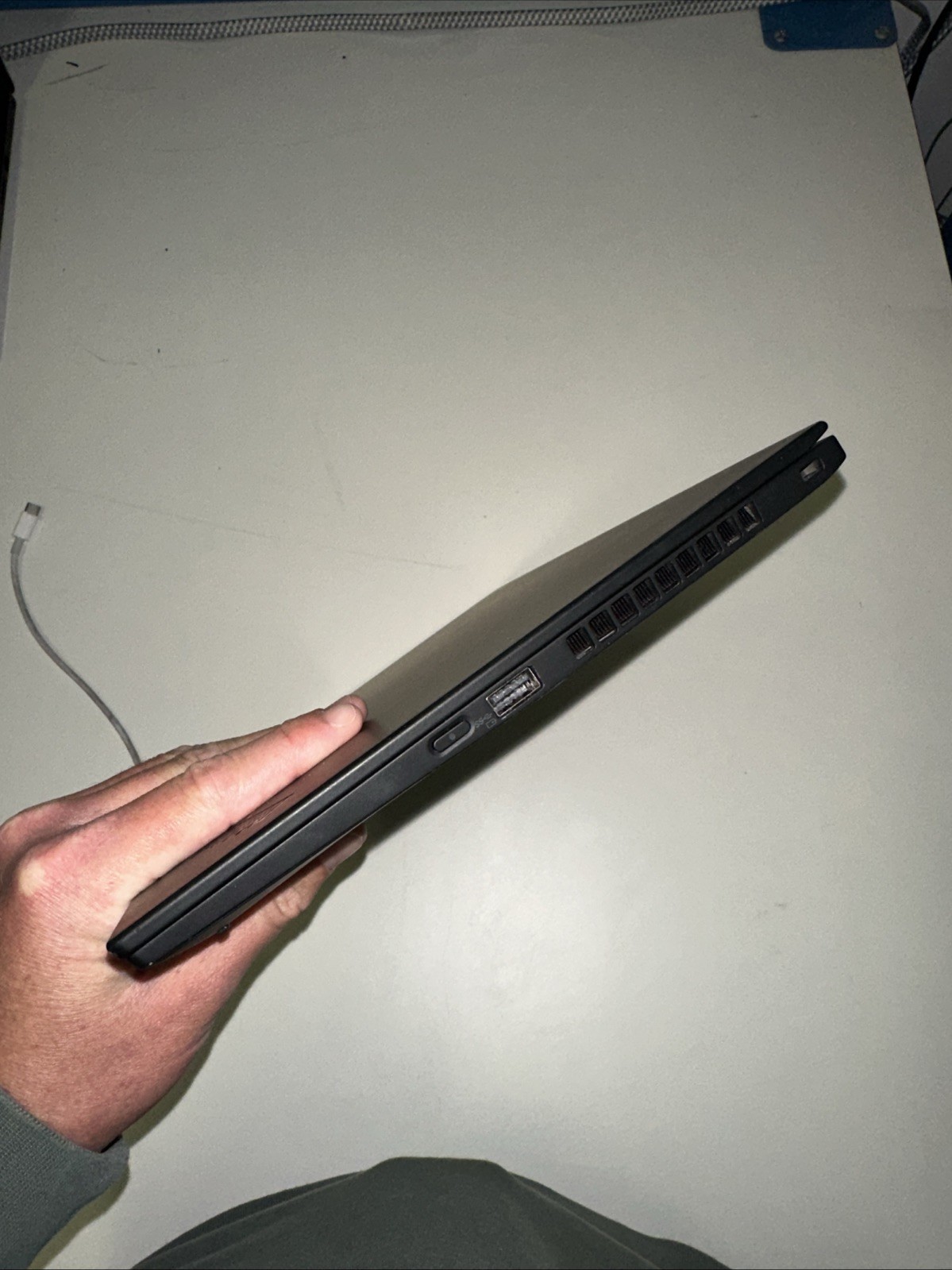 Lenovo ThinkPad X1 Carbon 8th Gen 14″ i7-10610U, 16GB RAM, 512GB SSD, Win 11 Pro