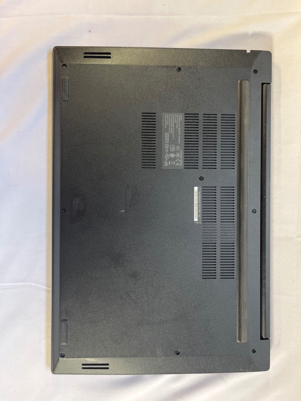 Lenovo ThinkPad E590 Intel Core i5-8265U 8 GB 256GB SSD 15.6″