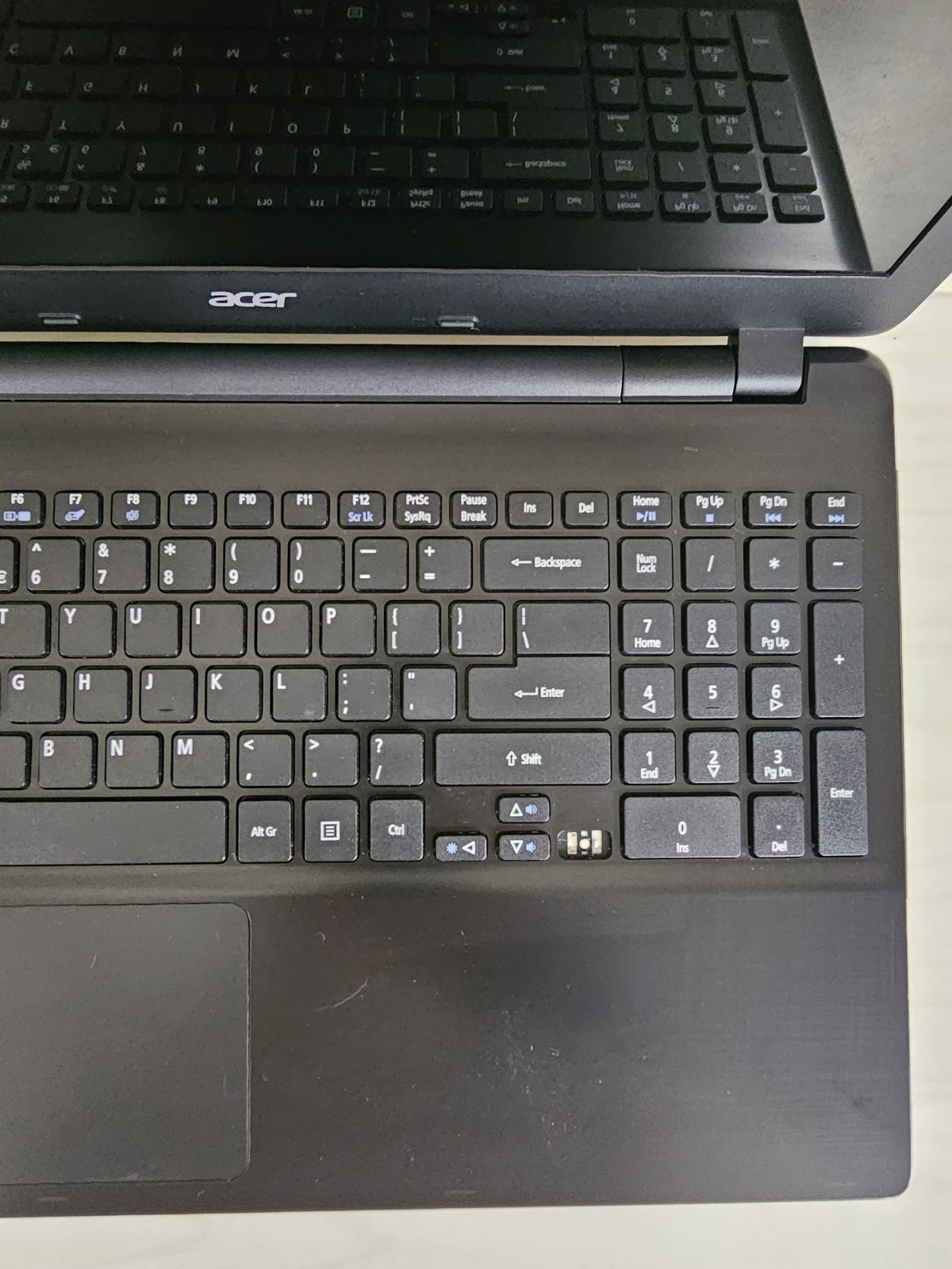 Acer E5-551 Laptop – AMD Radeon R5 – 6GB RAM – 750GB HDD – Win 10 BAD BATT Read