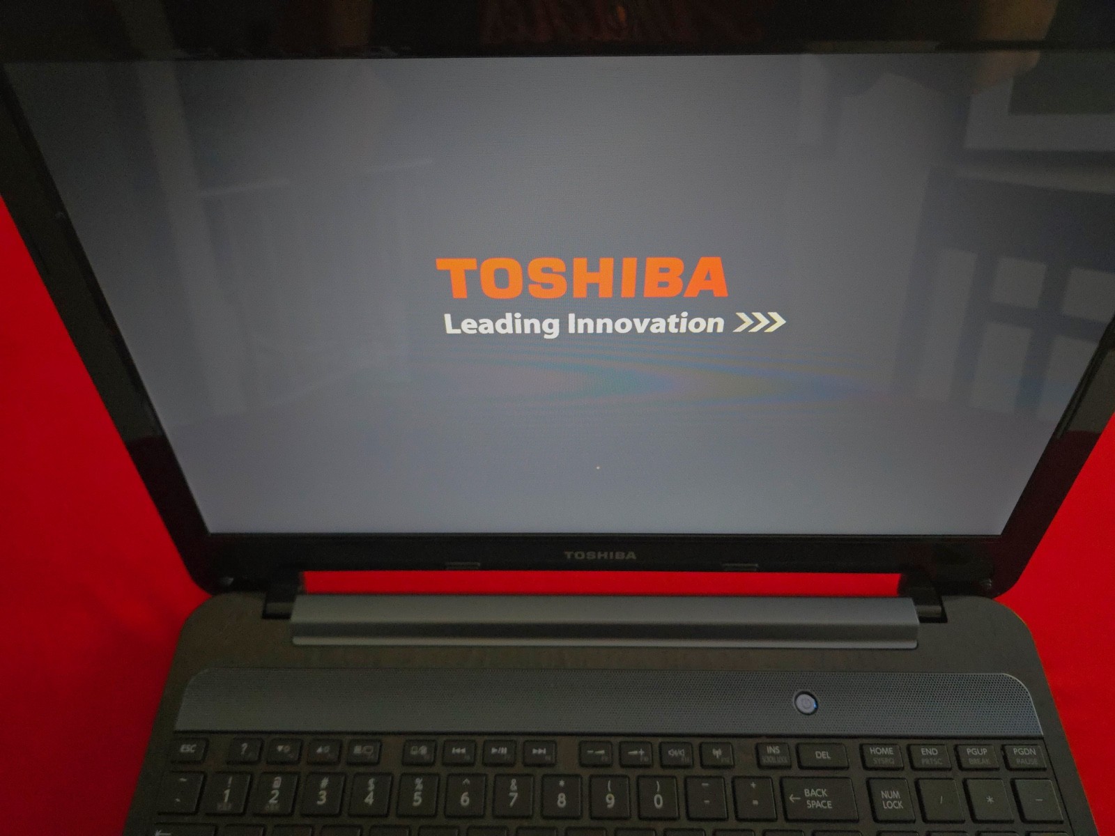 Toshiba Satellite S955-S5373 15.6″ Laptop with 1TB HD and battery. Works great!