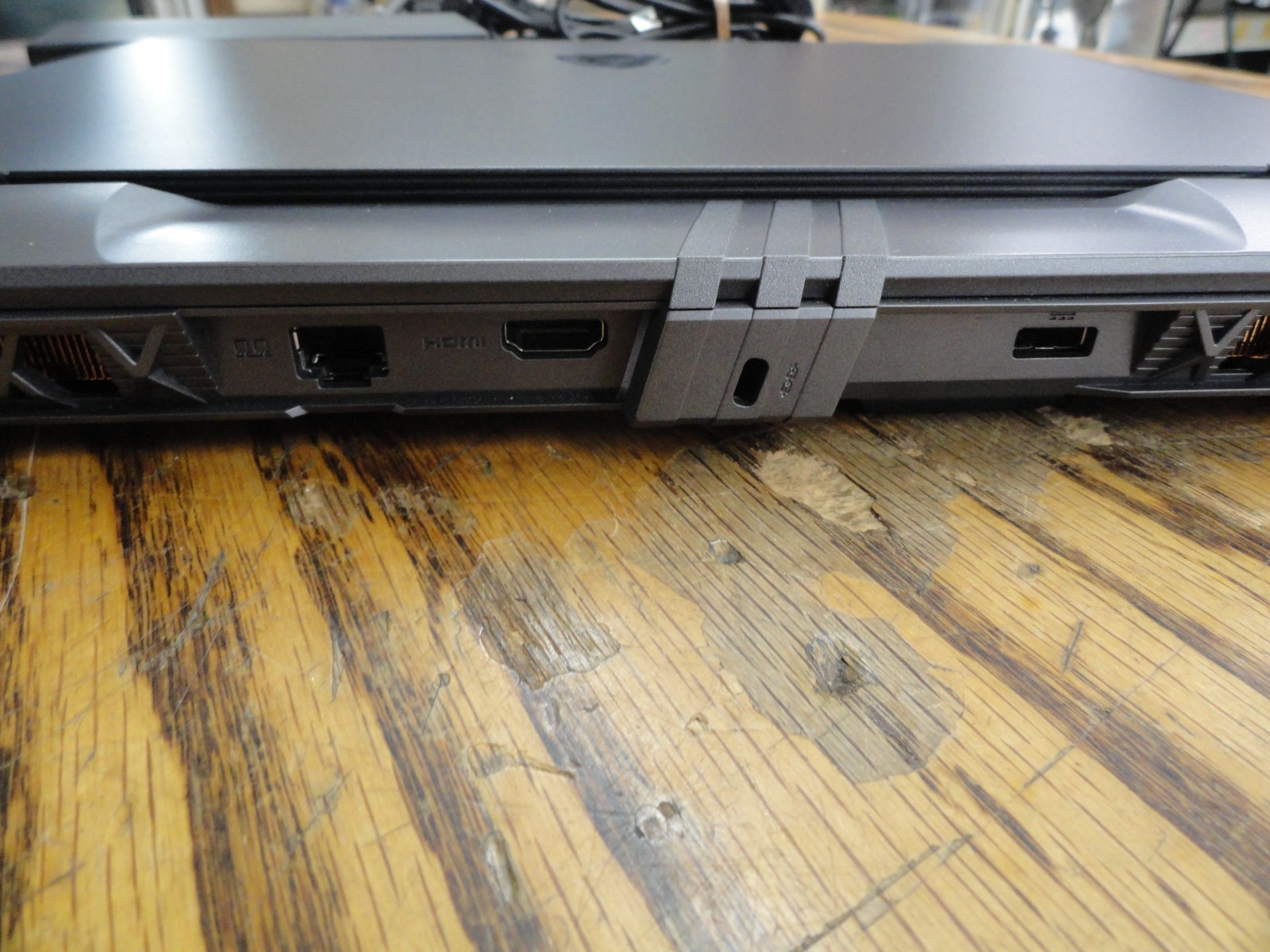 MSI VECTOR 16 HX AI A2XW / Core Ultra 9 / 32GB RAM / 1TB SSD – PRISTINE!