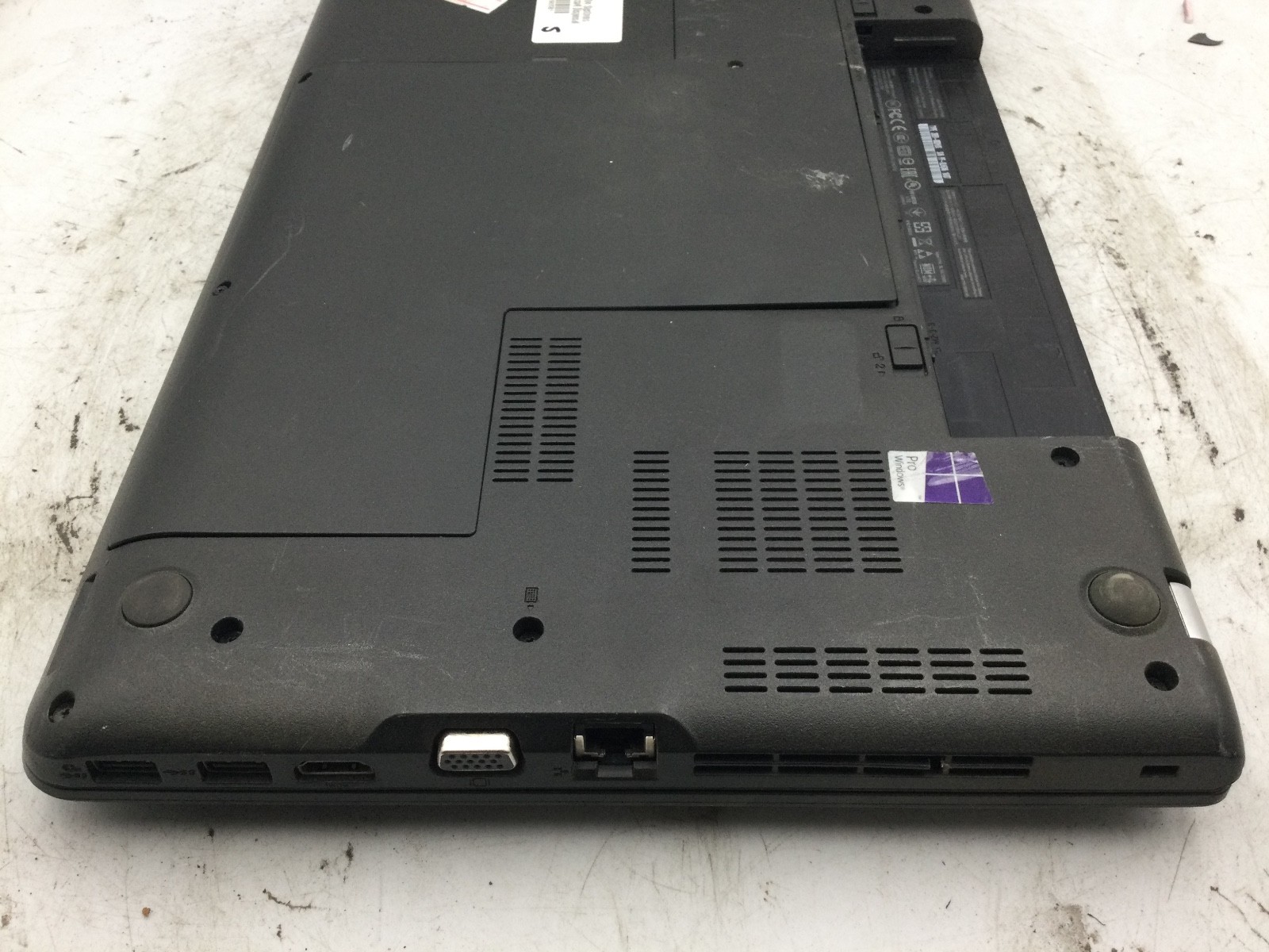 LENOVO THINKPAD E560 – BOOTS TO BIOS/BAD LCD – INTEL CORE I5 – NO RAM – READ-BB