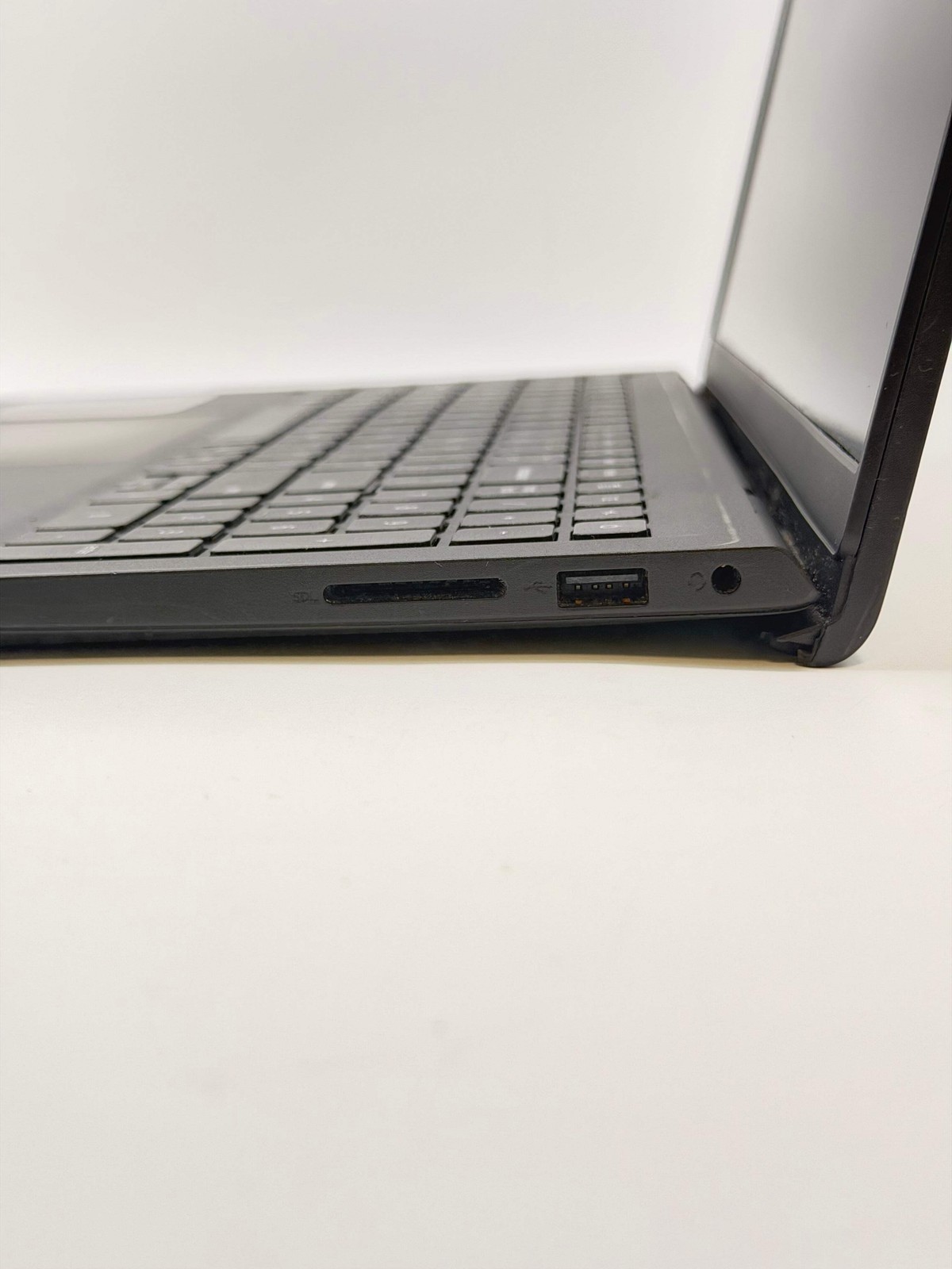 Dell Inspiron 15 3000 Intel Pentium 256GB SSD 8GB RAM 15.6″ Black