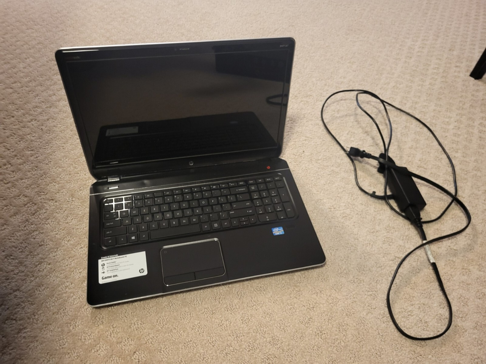 Beats Audio HP Envy dv7-7240us 17.3″ / Intel Core i5-2450M