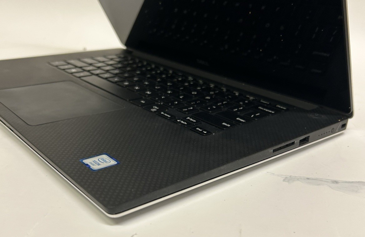 Dell Precision 5520 Xeon E3-1505M v6 15.6″ – NO RAM – NO SSD – 4GB GFX – READ!