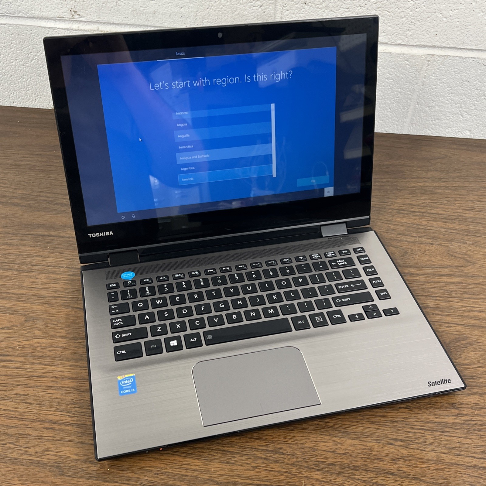 Toshiba Satellite E45W-C4200X 14in. 500GB, 6GB RAM Intel Core i3 5th Gen. 2.1GHz