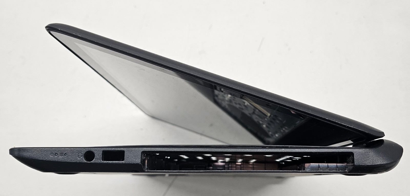 HP Laptop 15-F162DX 15.6″ Intel Core i3-4030U 4GB Ram NO HD/OS/BATT (FL)