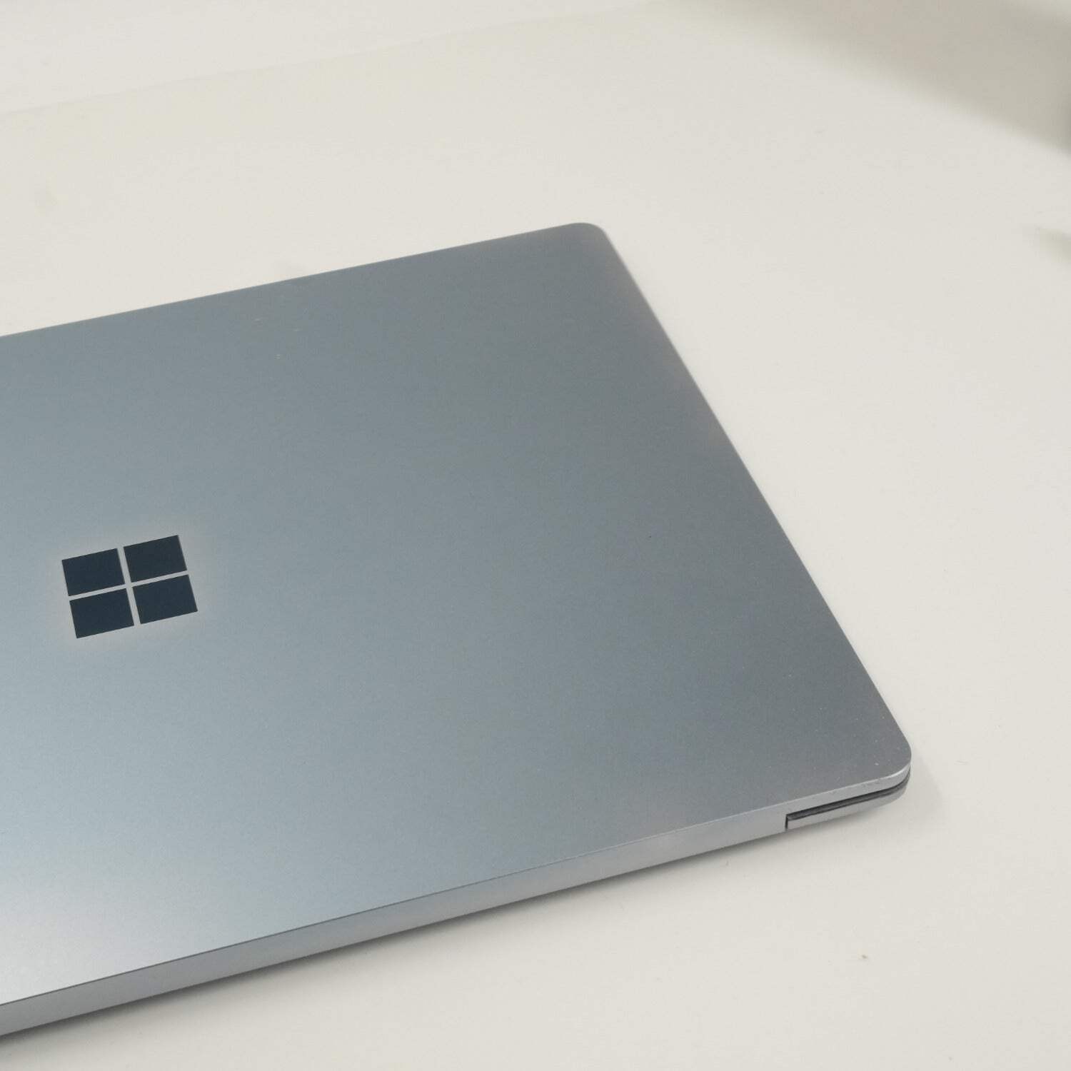 Microsoft Surface Laptop 4 1950 13.5″ i5-1145G7 2.4GHz 8GB RAM 256GB SSD