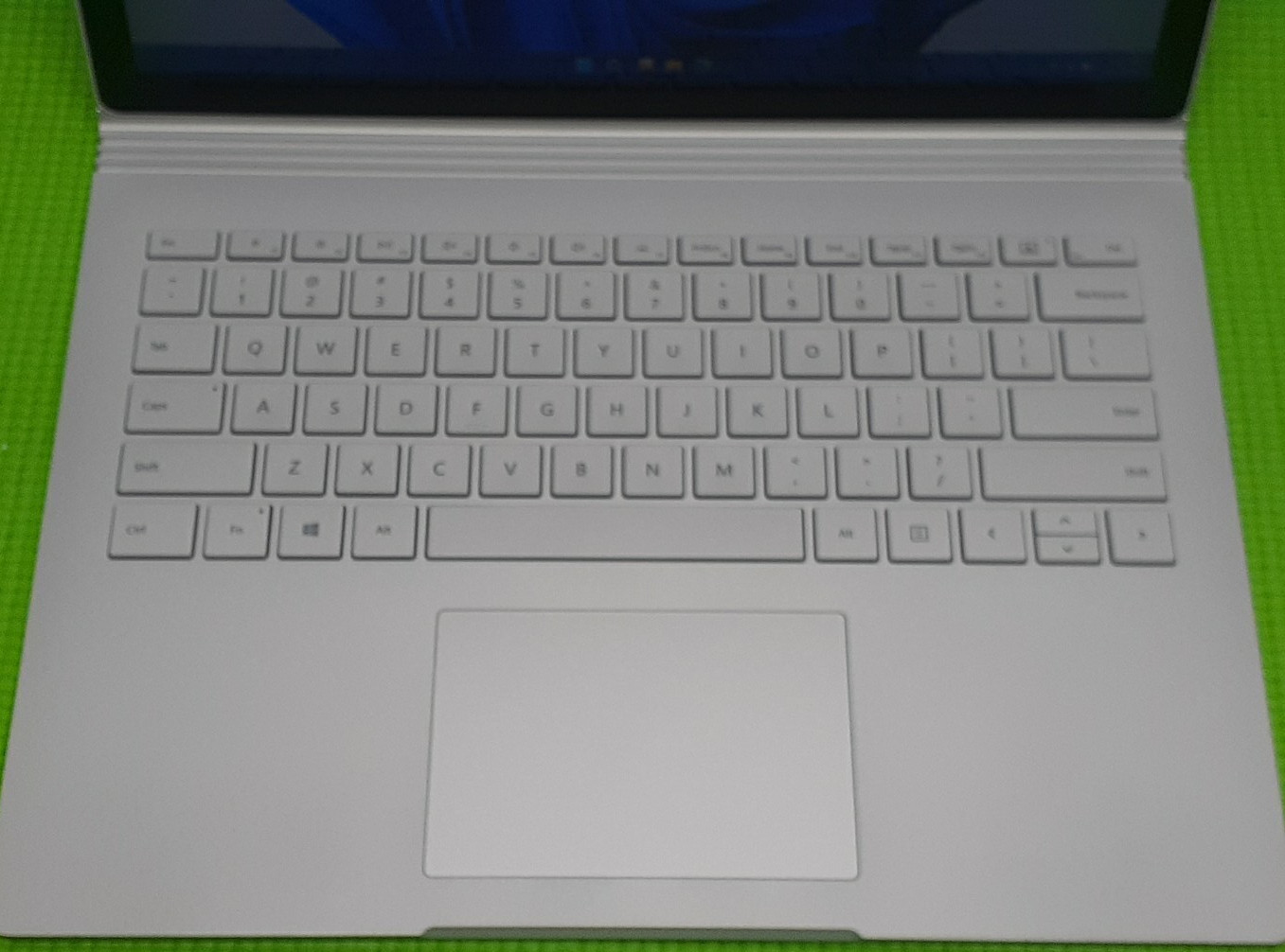 Microsoft Surface Book 2 i5-7300U 8GB RAM 256GB SSD WIN11 -no ac