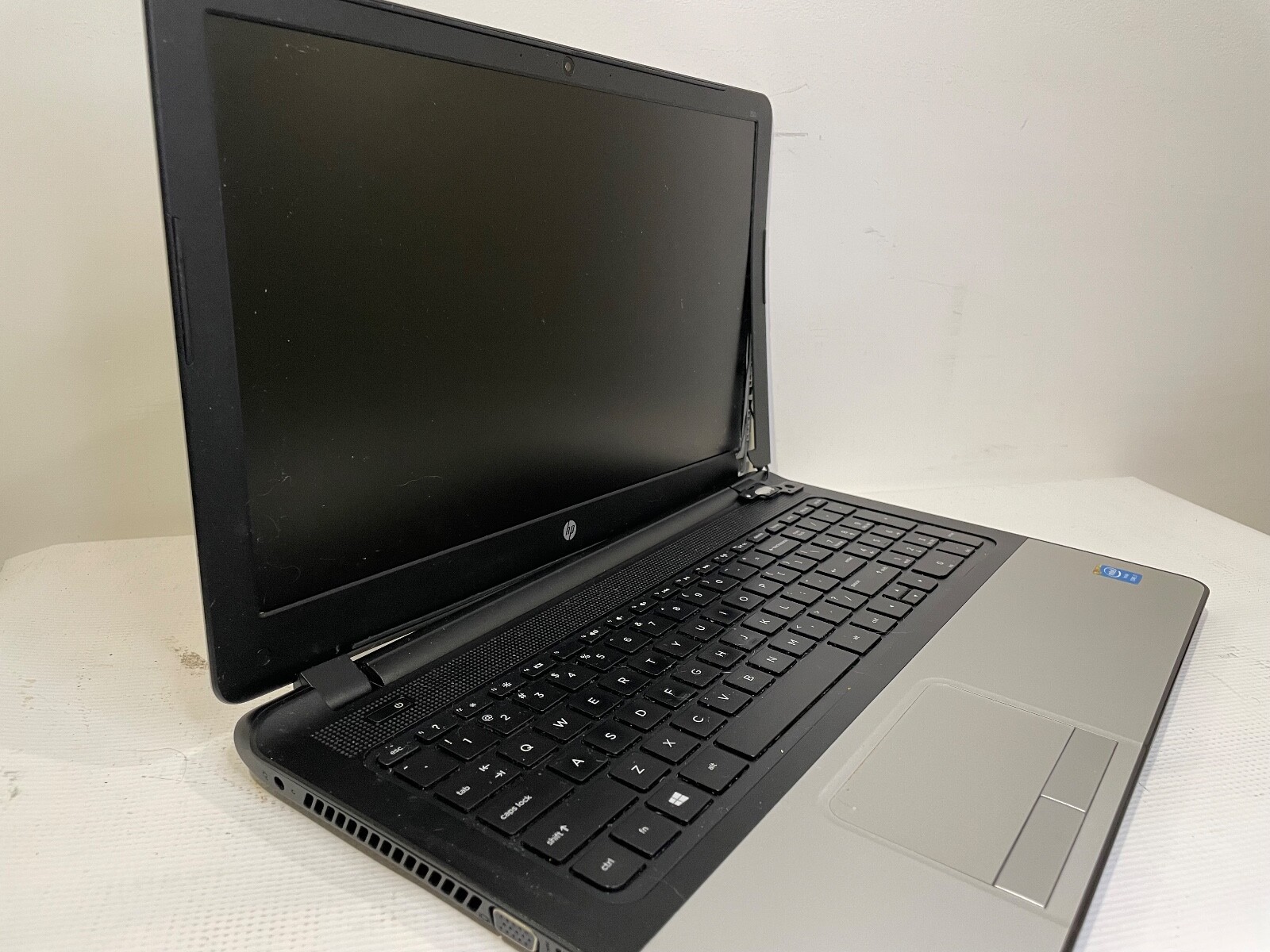 HP 350 G1 15.6″ Laptop i7 4500U 2.40GHz 16GB RAM 120GB SSD Bad Hinge