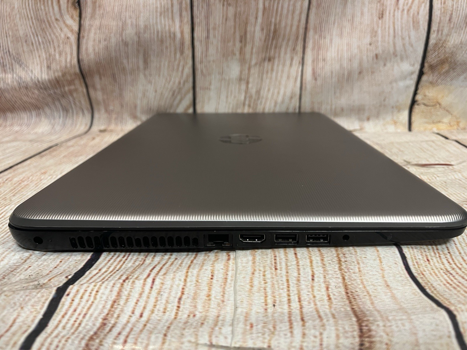 HP Notebook 17″ 17-y012nr AMD A8-7410 Radeon R5 8gb 500gb W/charger Dead Battery
