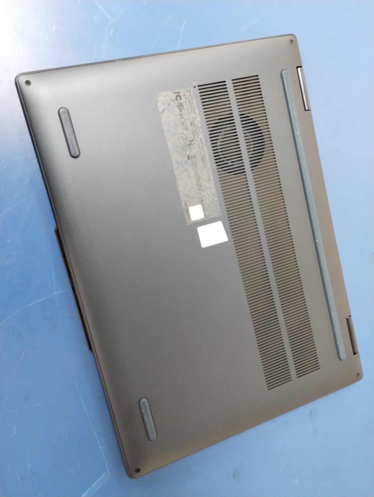 Lenovo IdeaPad 5 2-in-1 14AKP10, AMD Ryzen AI 7 350, 16 GB RAM, 1 TB NVMe SSD