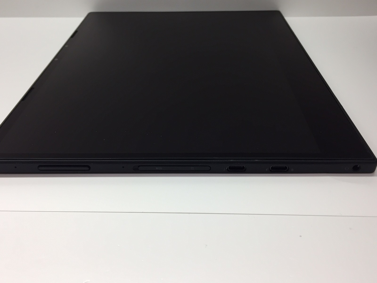 AS IS Dell Latitude 7285 Tablet 12.3″ Core i7-7Y75 1.30 GHz 16 GB RAM 256 GB SSD