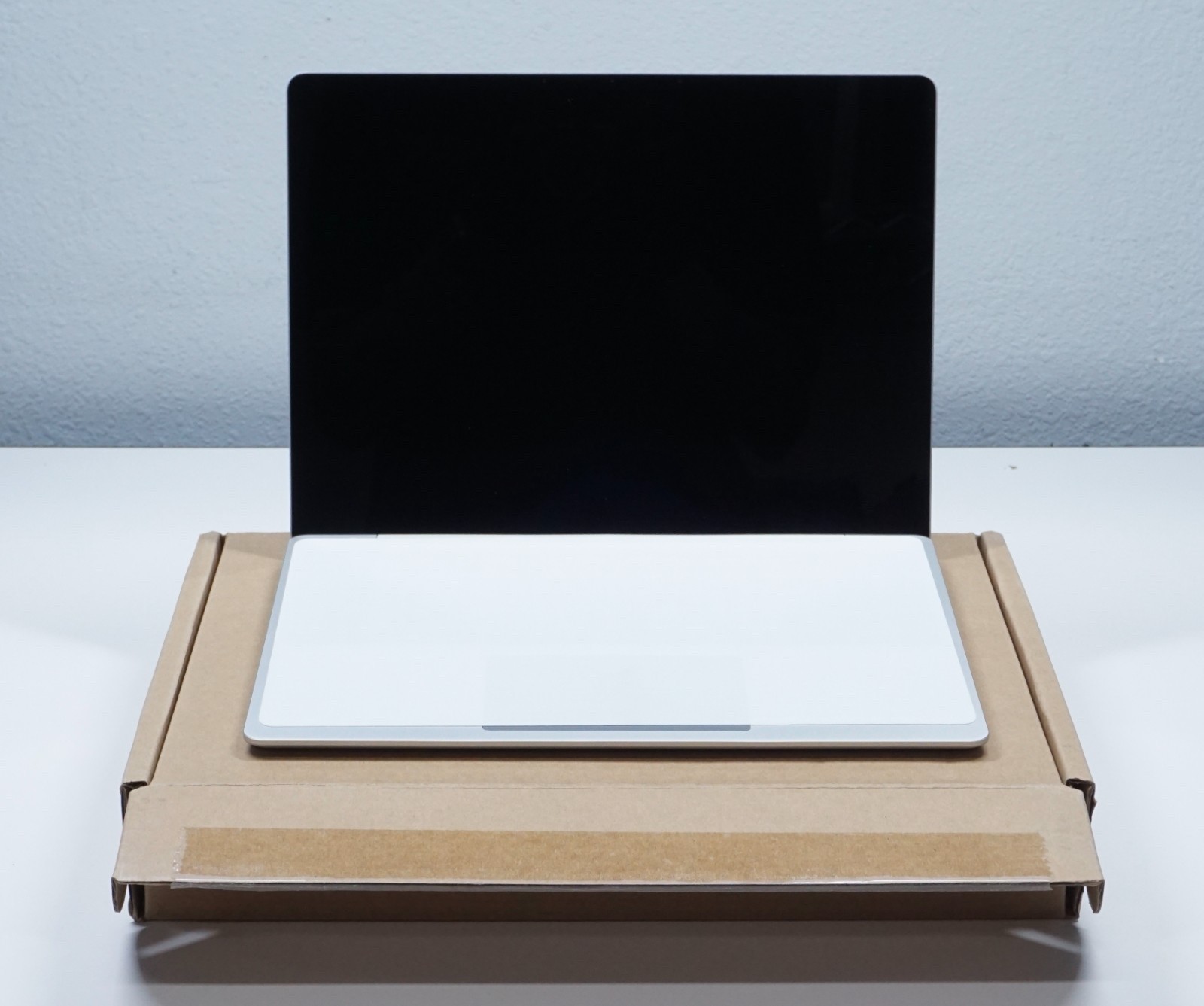 Surface Laptop Go MODEL 1943 12.4″ TOUCH i5-1035G1 @ 16GB RAM 256GB SSD (New)