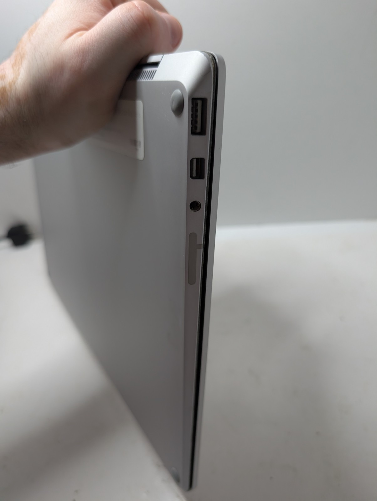 Microsoft Surface Laptop 1 13.5″ i5-7200U 2.5GHz 8GB RAM 128GB SSD