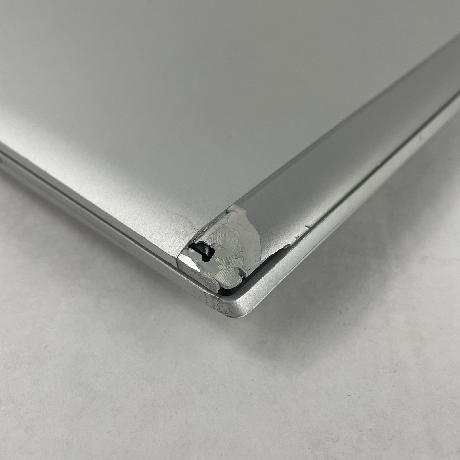 HP EliteBook 850 G7 15.6″ i5-10210U 1.60 GHz 8 GB RAM No SSD No OS – Bad Bezel