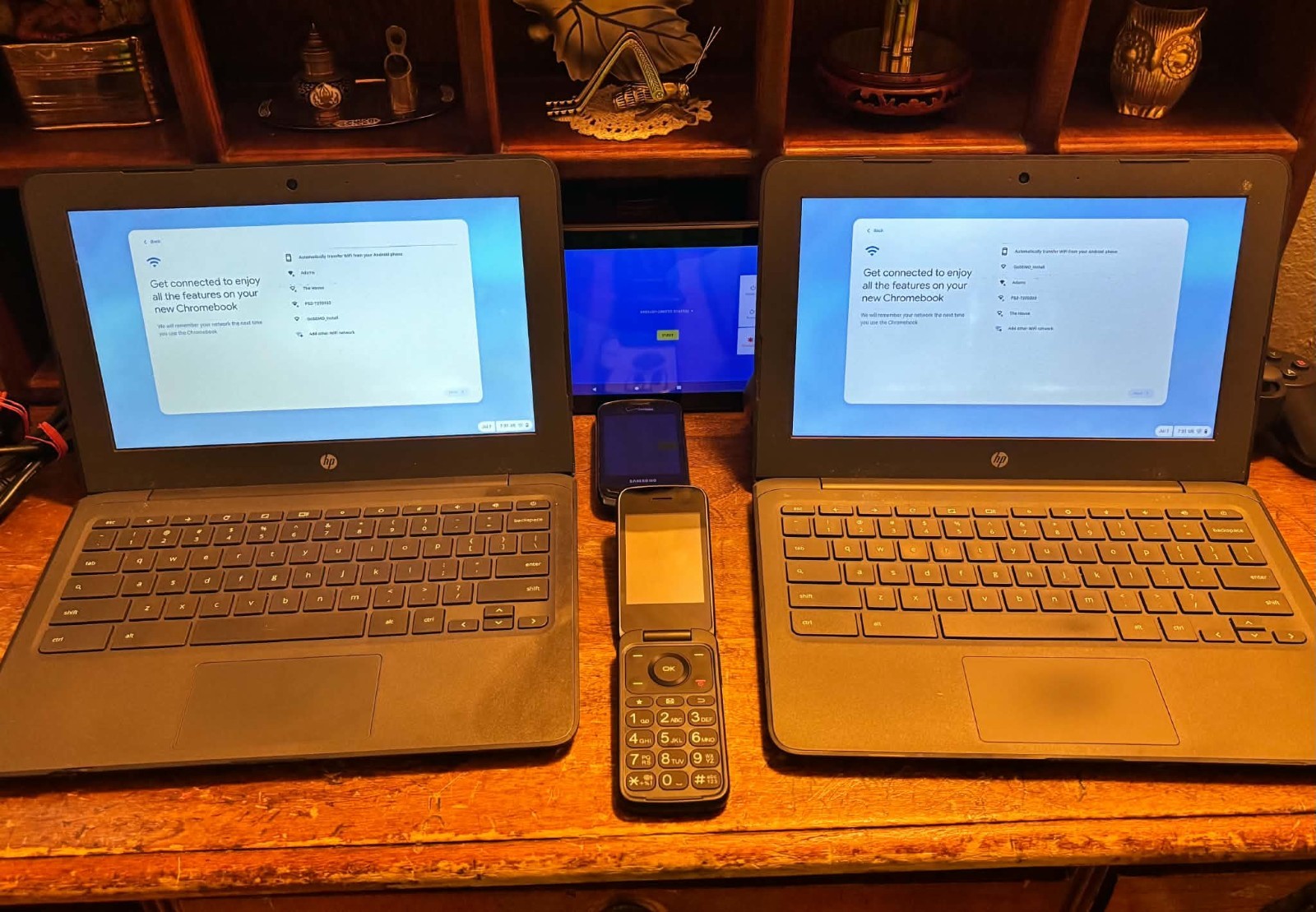 Working Tech Lot: 2 HP Chromebooks, Retro Console, Tablet, Phones, Label Maker
