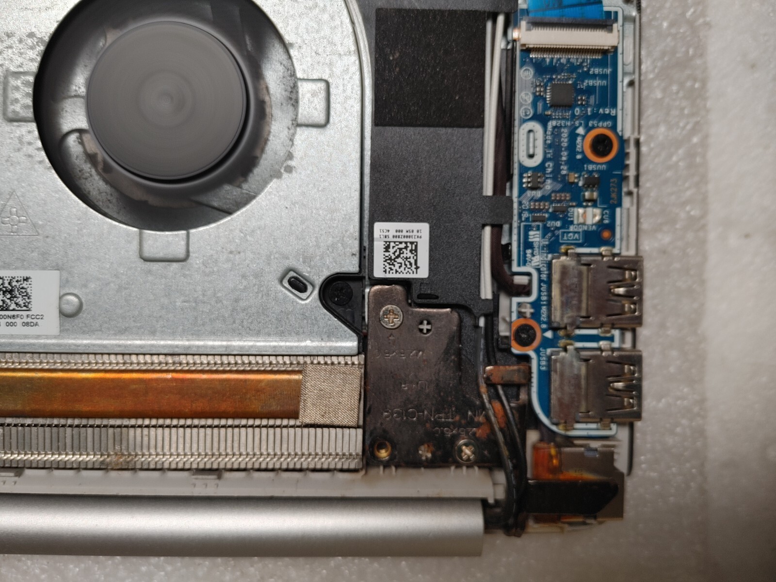 HP AMD Ryzen 3 3250U with Redeon Graphics @ 2.60GHz, 4GB RAM , NO HD FOR PARTS