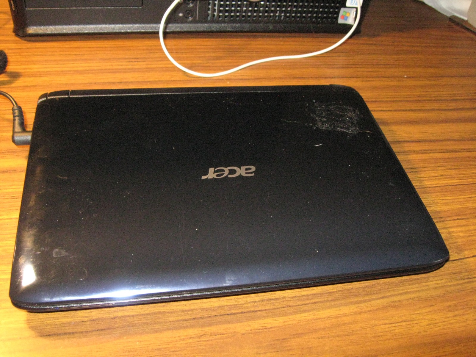 Acer Aspire One 532h Netbook Computer w/ AC Adapter — Excellent Battery