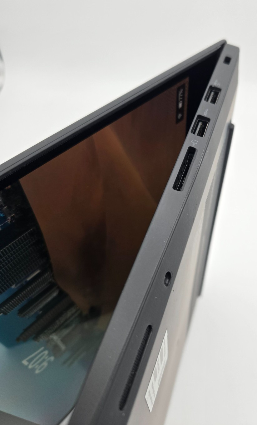 Lenovo ThinkPad P1 Gen 3 OLED | I9-10885H | 1TB SSD | 16GB RAM | T2000 Burn-in