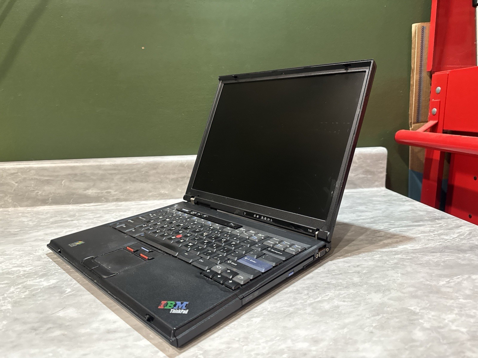 IBM ThinkPad T40 Laptop Powers On Unknown Specifications BIOS LOCKED