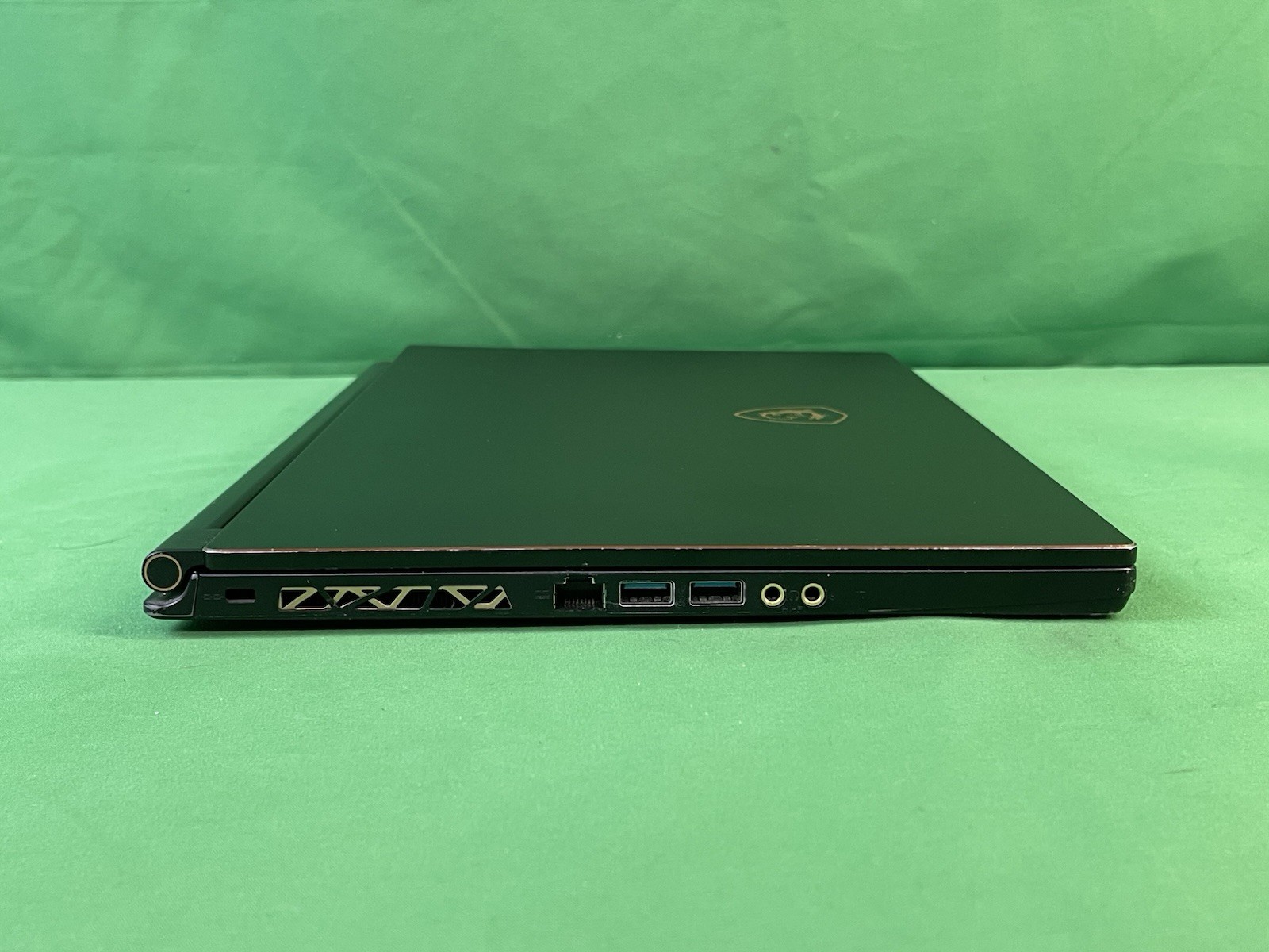 MSI GS65 Stealth Thin 8RF Intel i7-8750H GTX 1070 32GB RAM 1TB SSD 15.6″ | READ