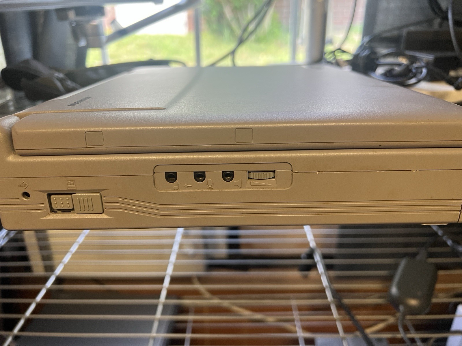 Vintage Toshiba Satellite 330CDT Intel Pentium MMX Windows 95 For Rebuild Parts