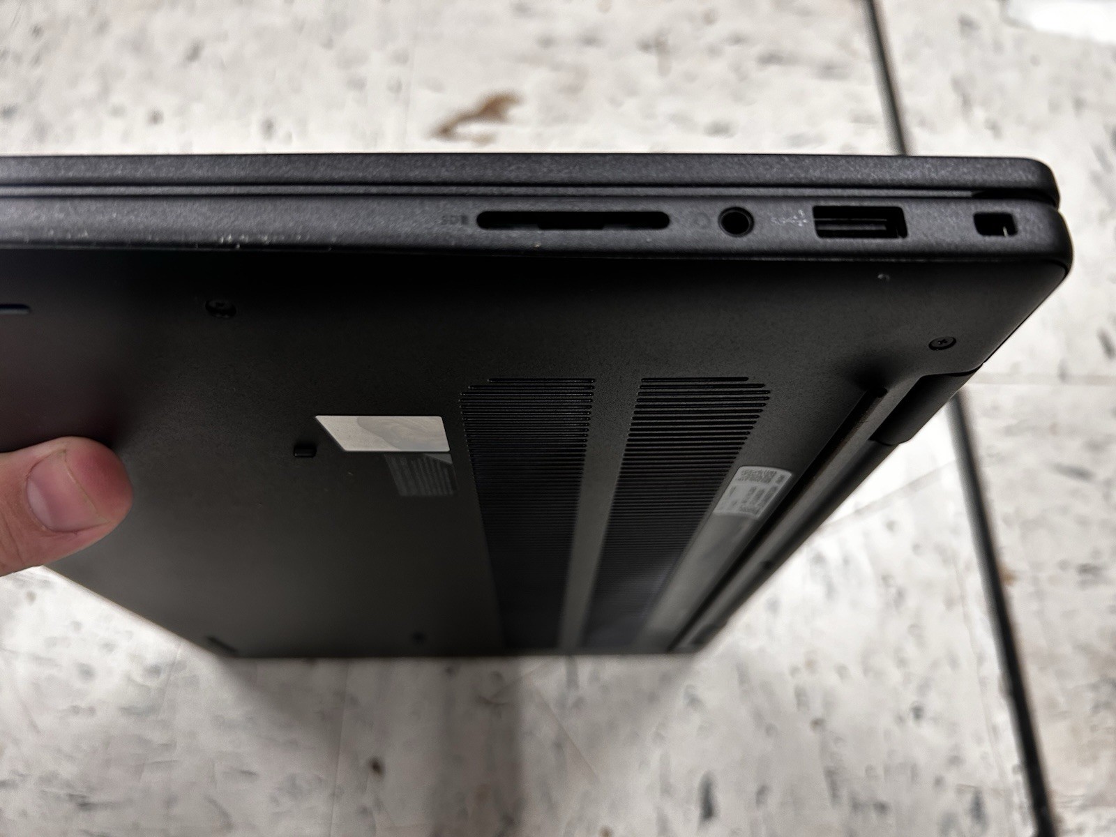Dell pro 14 essential Pv14250 Core 7 150U 5.4ghz 16GB Ram, 1tb SSD Win 11 Pro