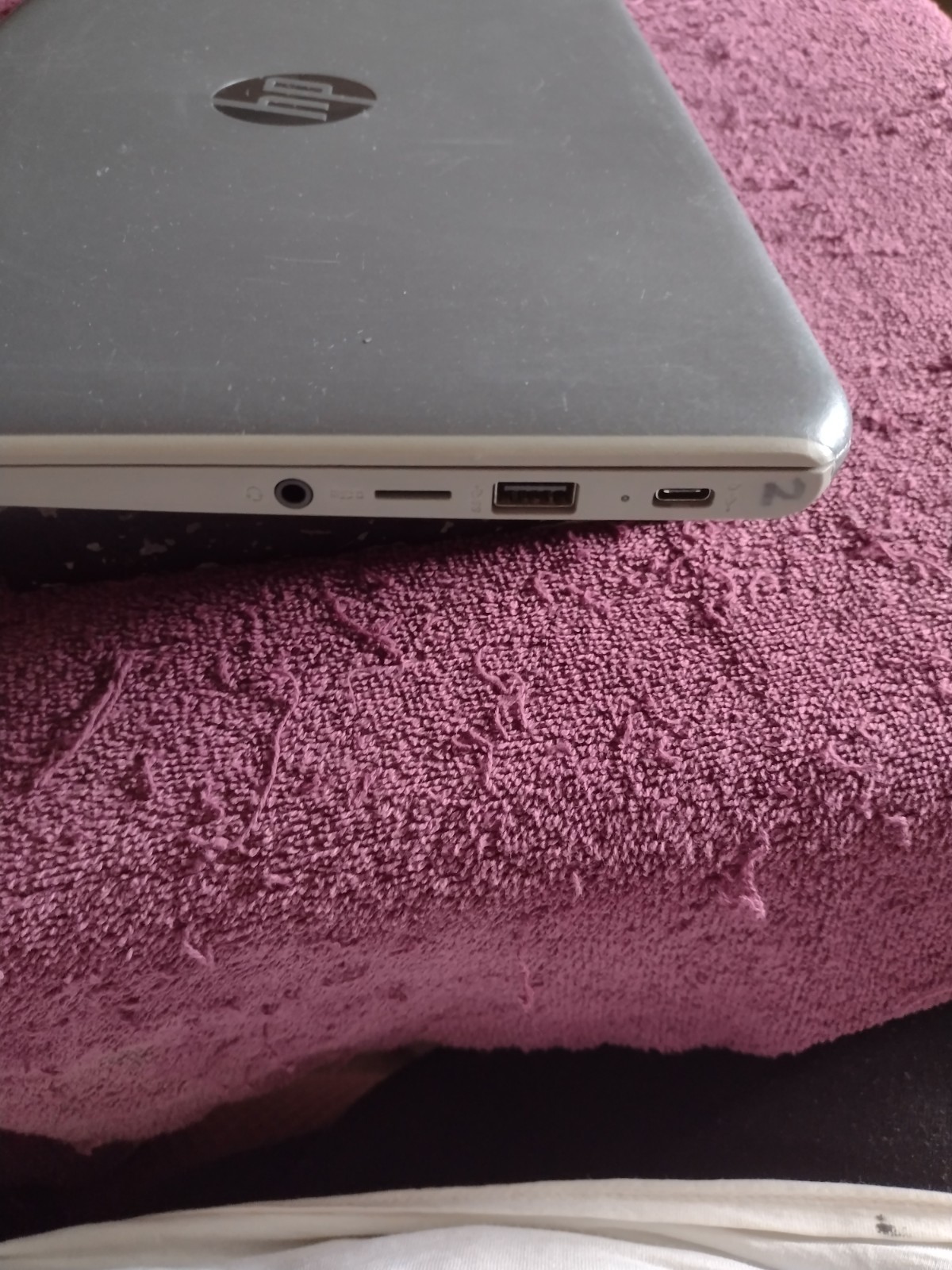 HP Chromebook 11 G7 EE 11.6″ HD N4000 4GB 16GB. works good NICE CLEAN UP TO DATE