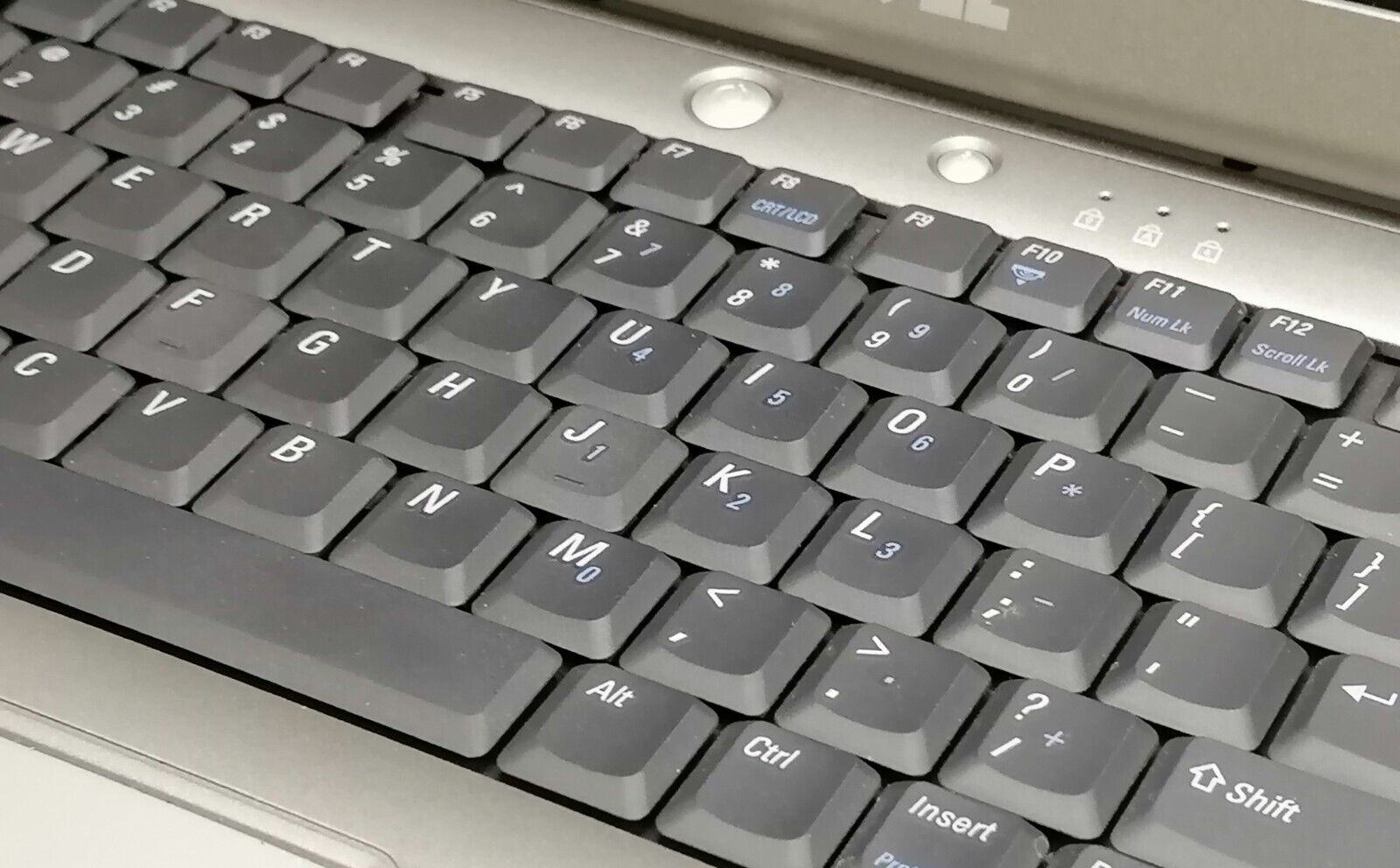 FOR PARTS 14.1″ Dell Inspiron 1150 (Celeron/2.40 GHz/NO RAM/NO HDD)