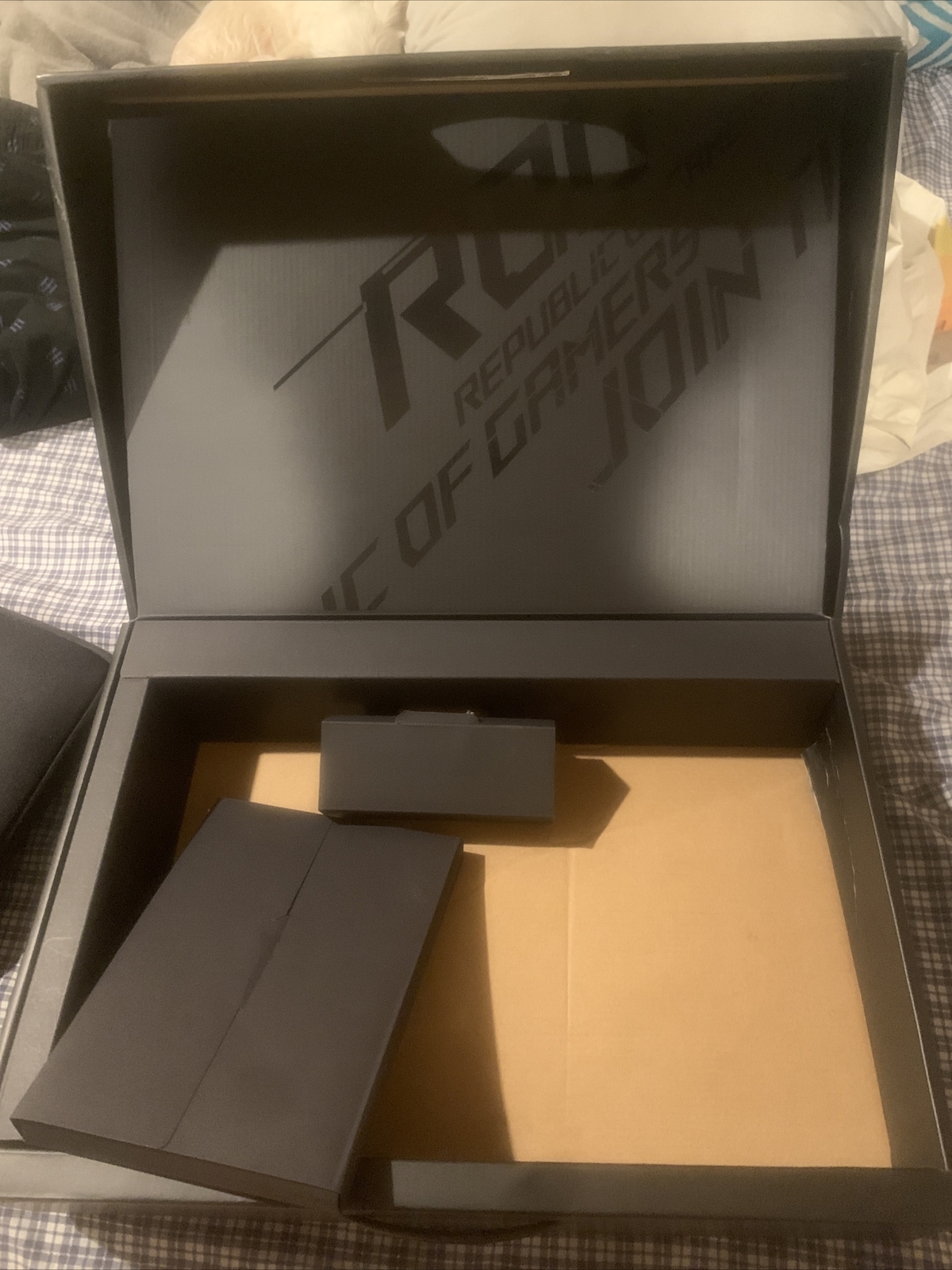 ASUS ROG Zephyrus M15 15.6″ (1TB SSD, Intel i7-10750H, 16 GB RAM) Laptop – Black