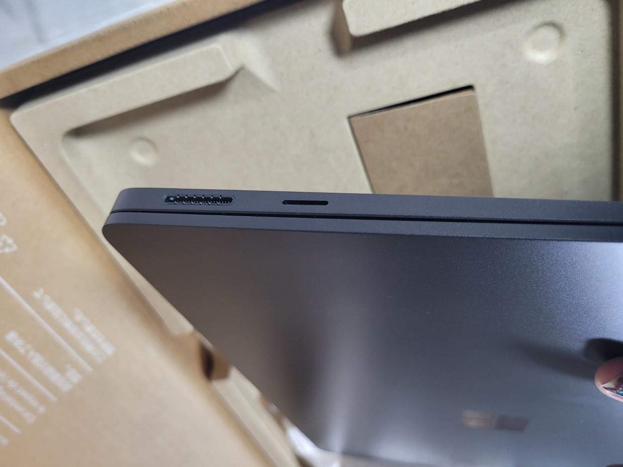 Microsoft Surface 15″ Copilot+ Laptop 7th Edition PixelSense Flow Display – 1TB