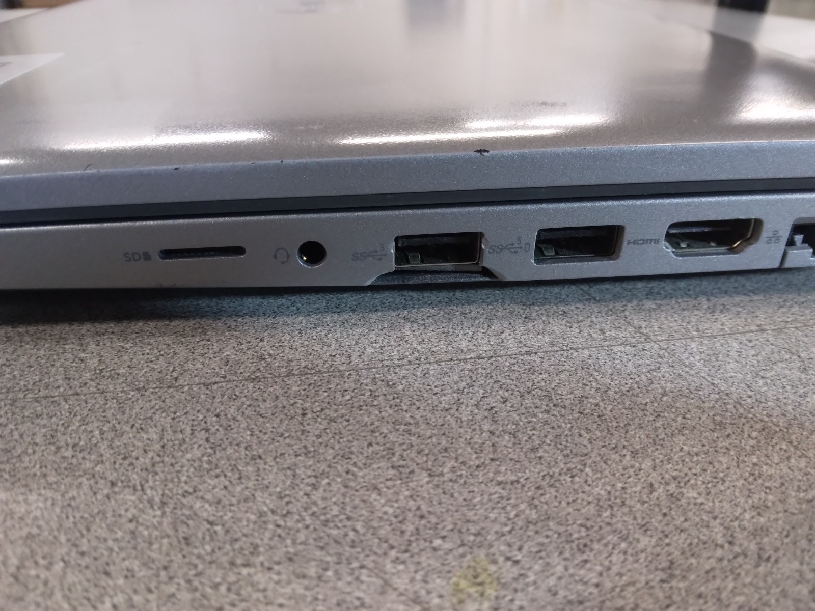 Dell*Latitude*5540*Intel*i7-1355U*256GB*NVMe*16GB*DDR4*Intel*UHD*Graphics*No*OS