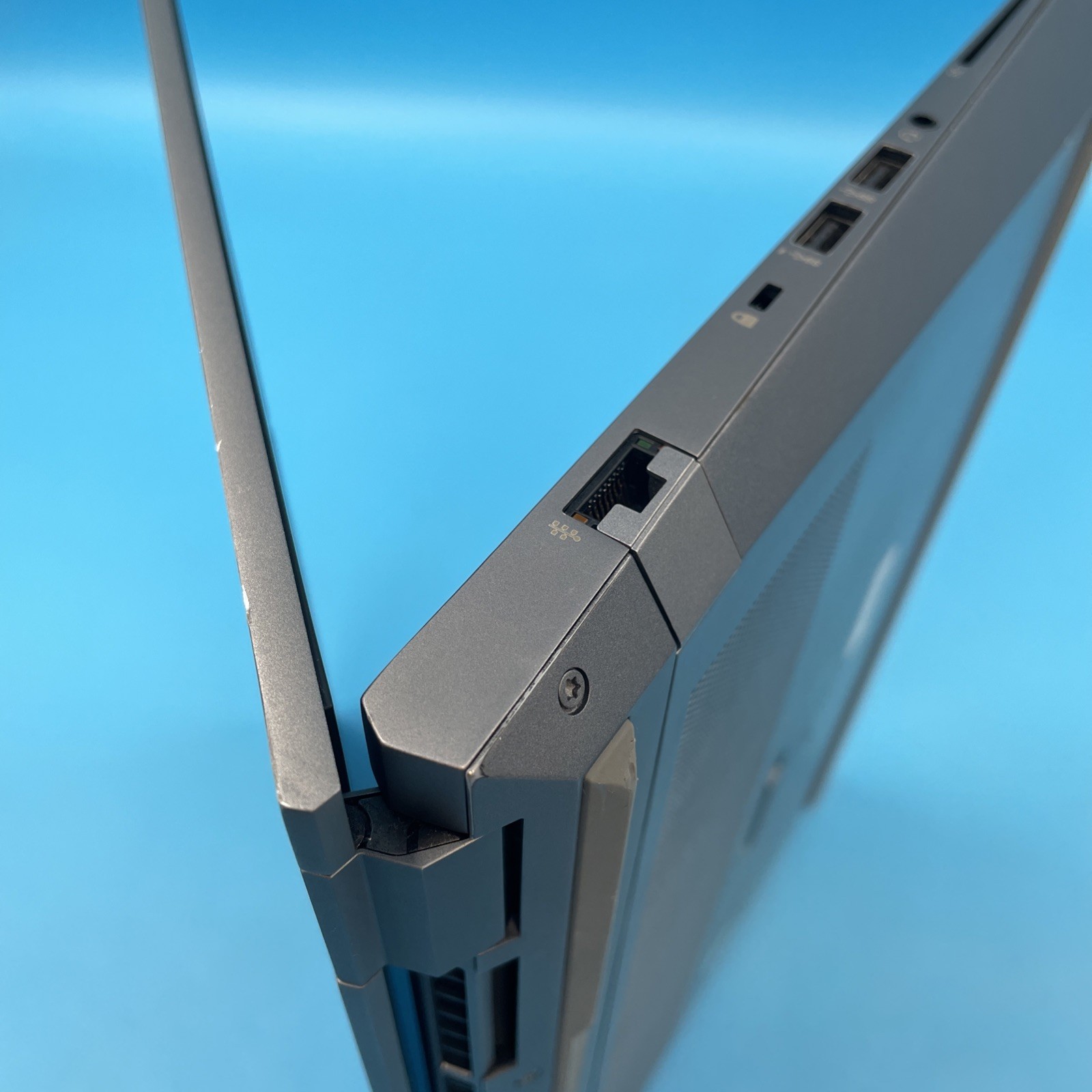 HP ZBook Fury G7 | i7-10850H | 32GB RAM | 256GB SSD | T2000 | W11 PRO | 74% BATT