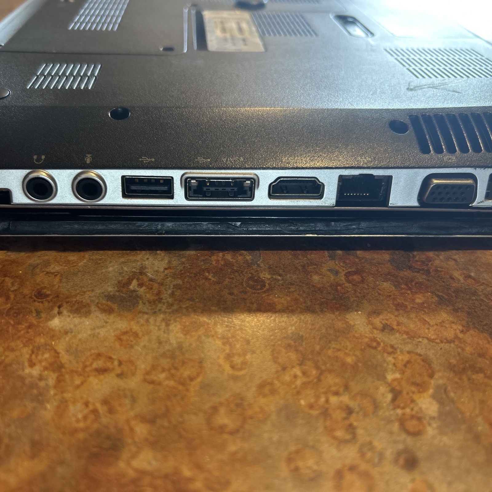 HP Pavilion Dv6 i3-370@2.4GHz 4GB DDR3 PARTS Powers On