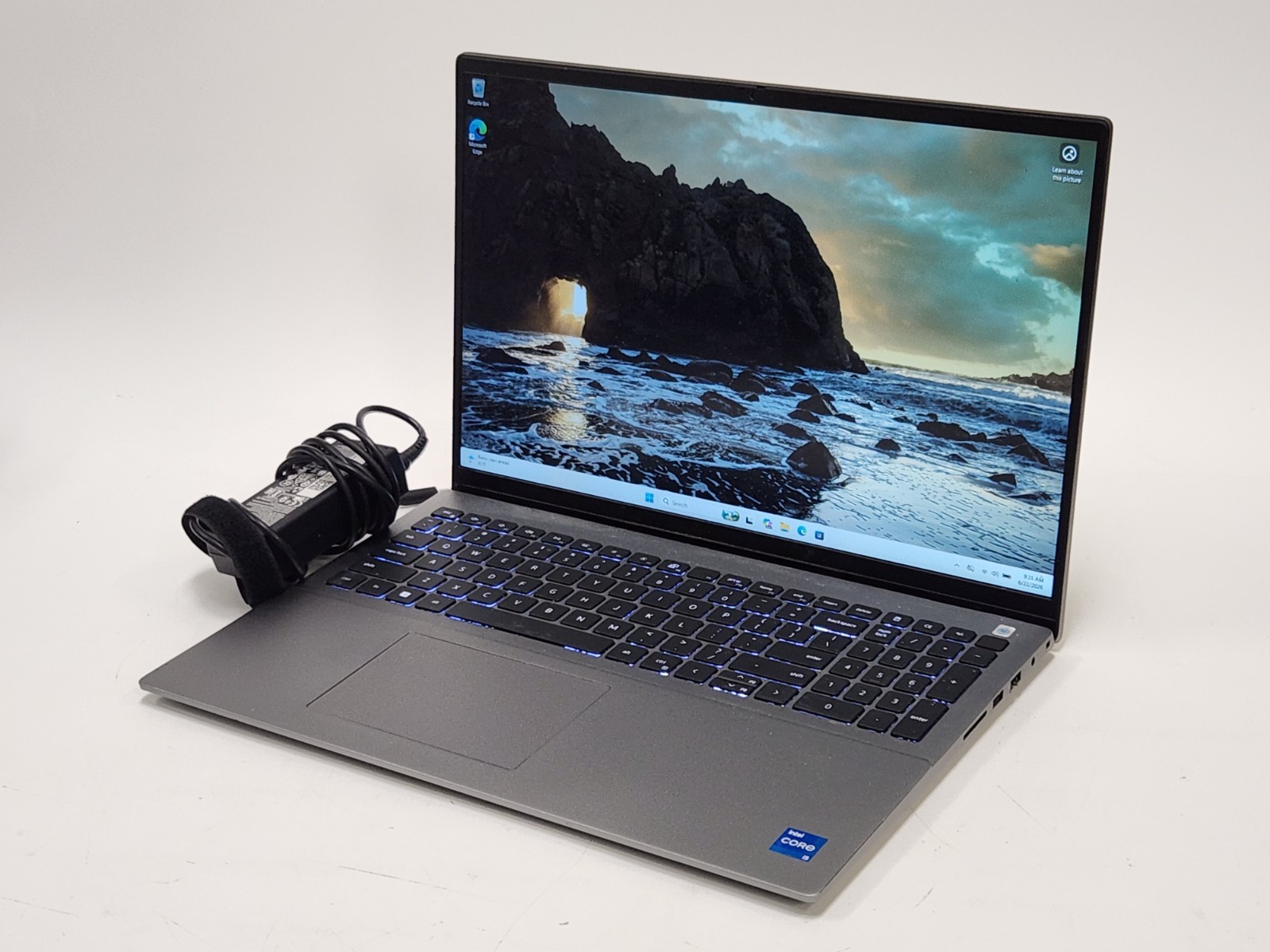 Dell Vostro 5620 Laptop Intel Core i5-1240P 1.7GHz 8GB RAM 256GB SSD W11P + AC