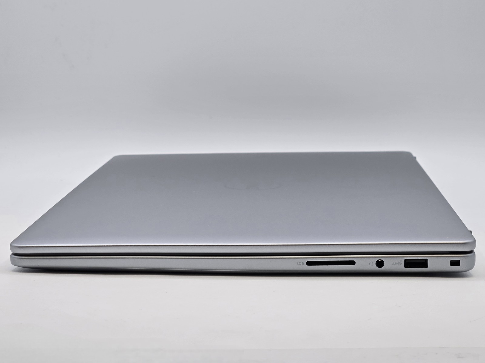 DELL Inspiron 5645 16″ FHD+ RYZEN 7 8840U 1TB 16GB W11P Backlit FPR Warranty