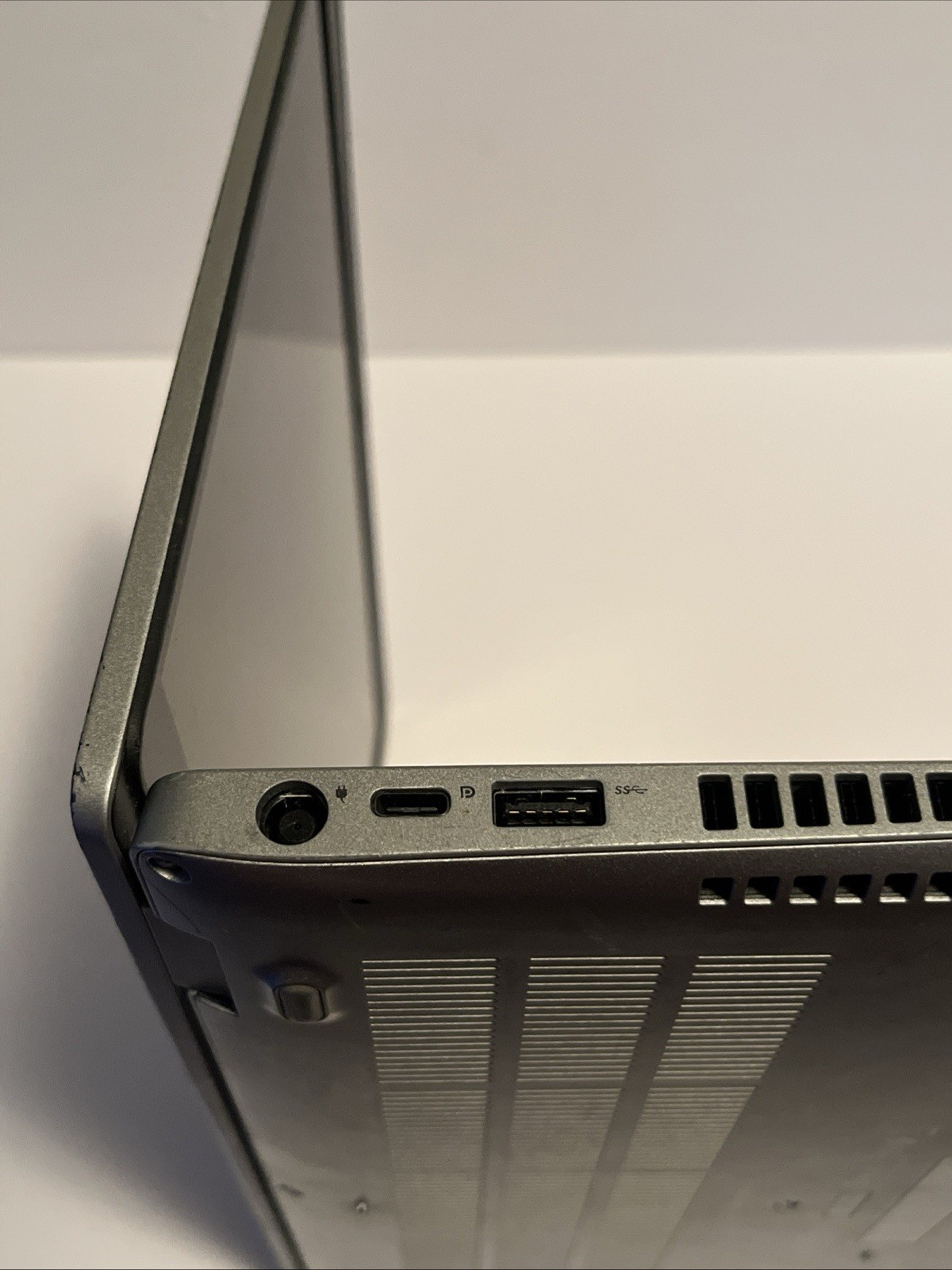 Dell Latitude 5410 i7-10610U 1.80GHz 4/256GB Win11P UHD 14″ scratched cover #186