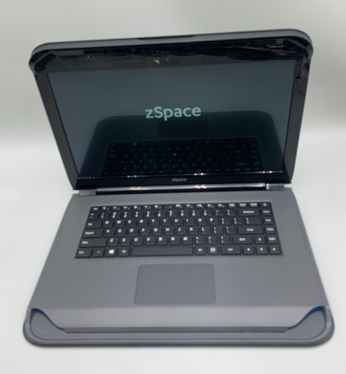 zSpace W1847 15.6″ AMD A9-9420 3GHz 256GB SSD 8GB DDR4 Black Laptop Fair/Dent