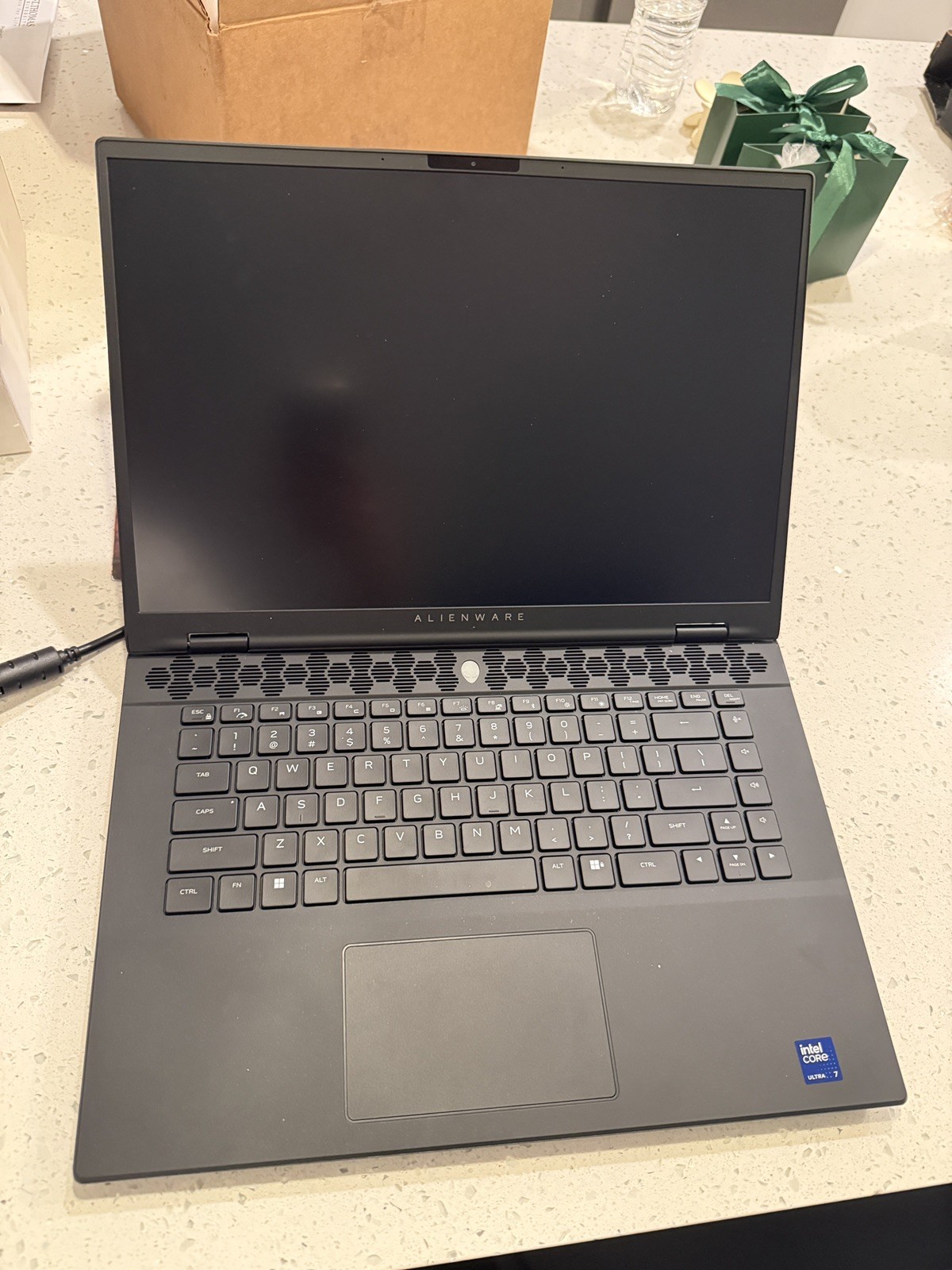 Dell Alienware M16 R2 QHD+ 240Hz 3.8 GHz Ultra 7 155H 16GB 1TB SSD RTX 4070 Good