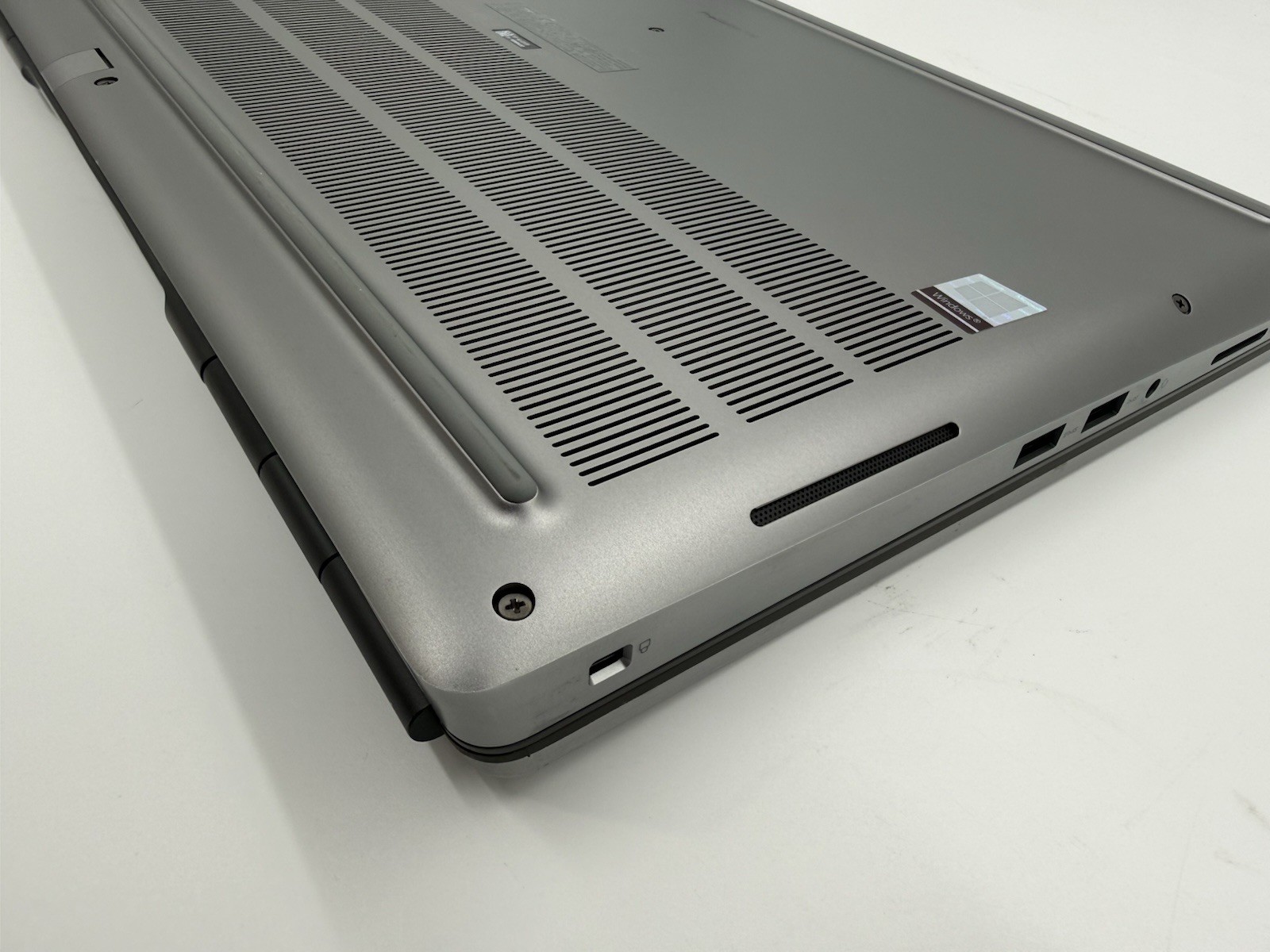 Dell Precision 7750 17.3″ 4K Laptop i7-10850H 16GB 512GB SSD Quadro RTX 5000