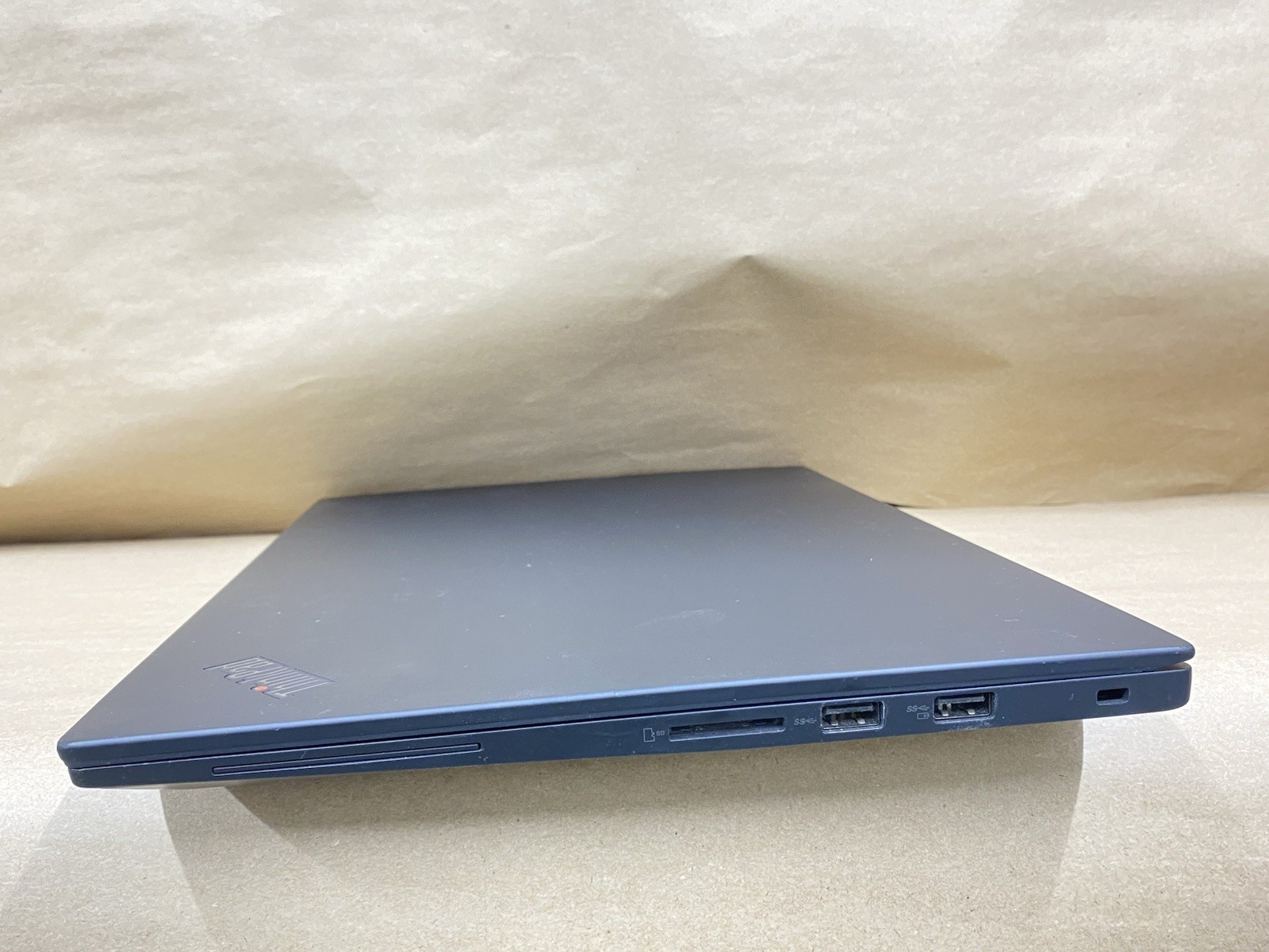 Lenovo Thinkpad P1 – 15.5″ 3840*2160 E-2176M 16GB – 256GB SSD – Win 11 – READ