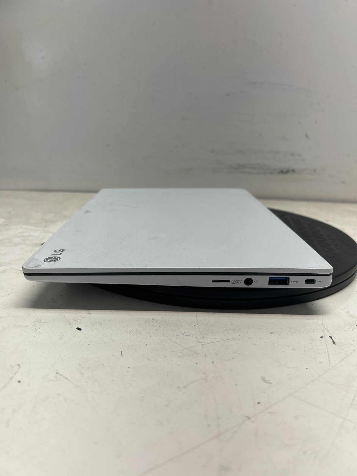 LG Ultra 13U70P AMD Ryzen 5 4500U 3.2GHz 8GB 256GB SSD Windows 11